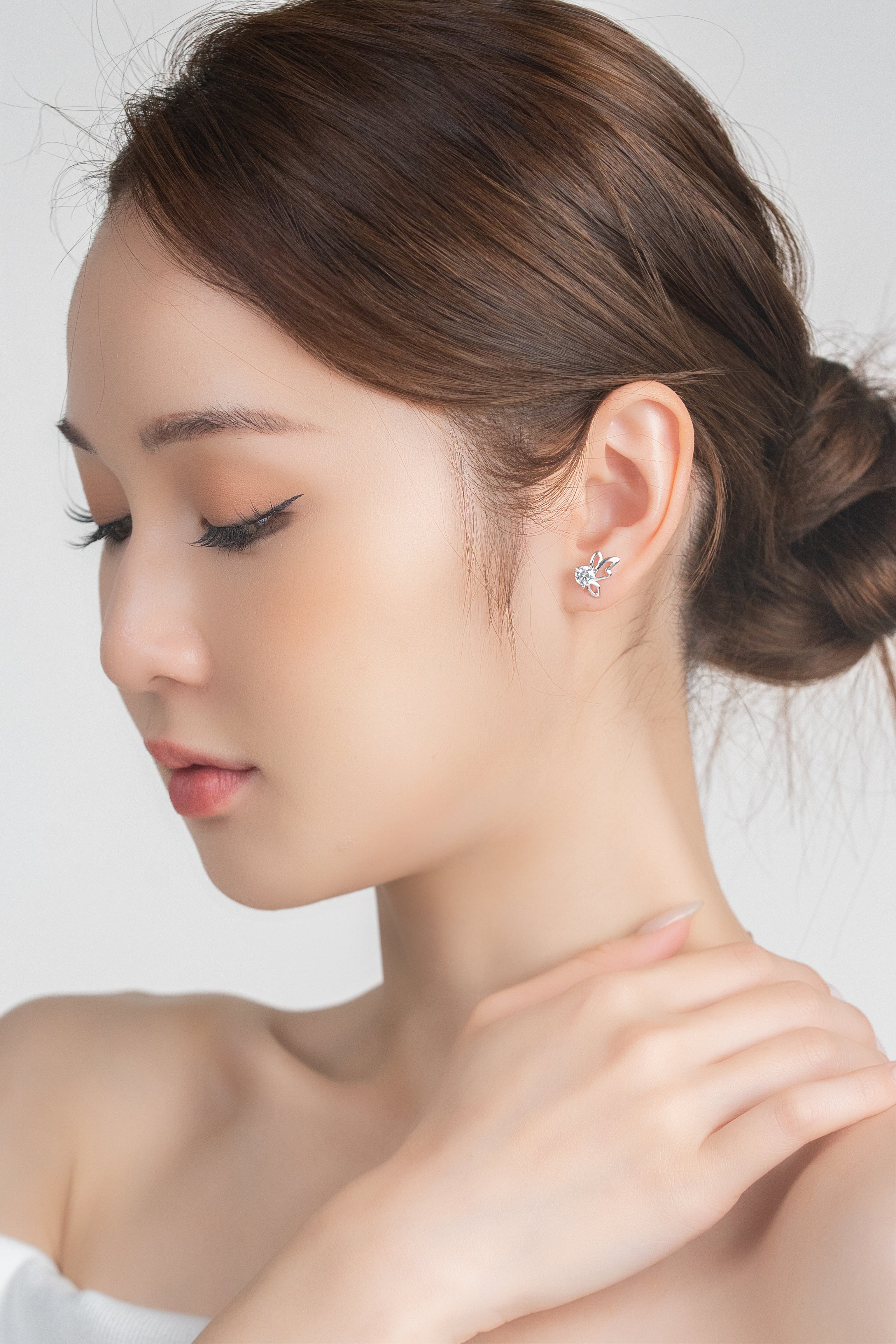 FLUTTERING GRACE STUD EARRINGS