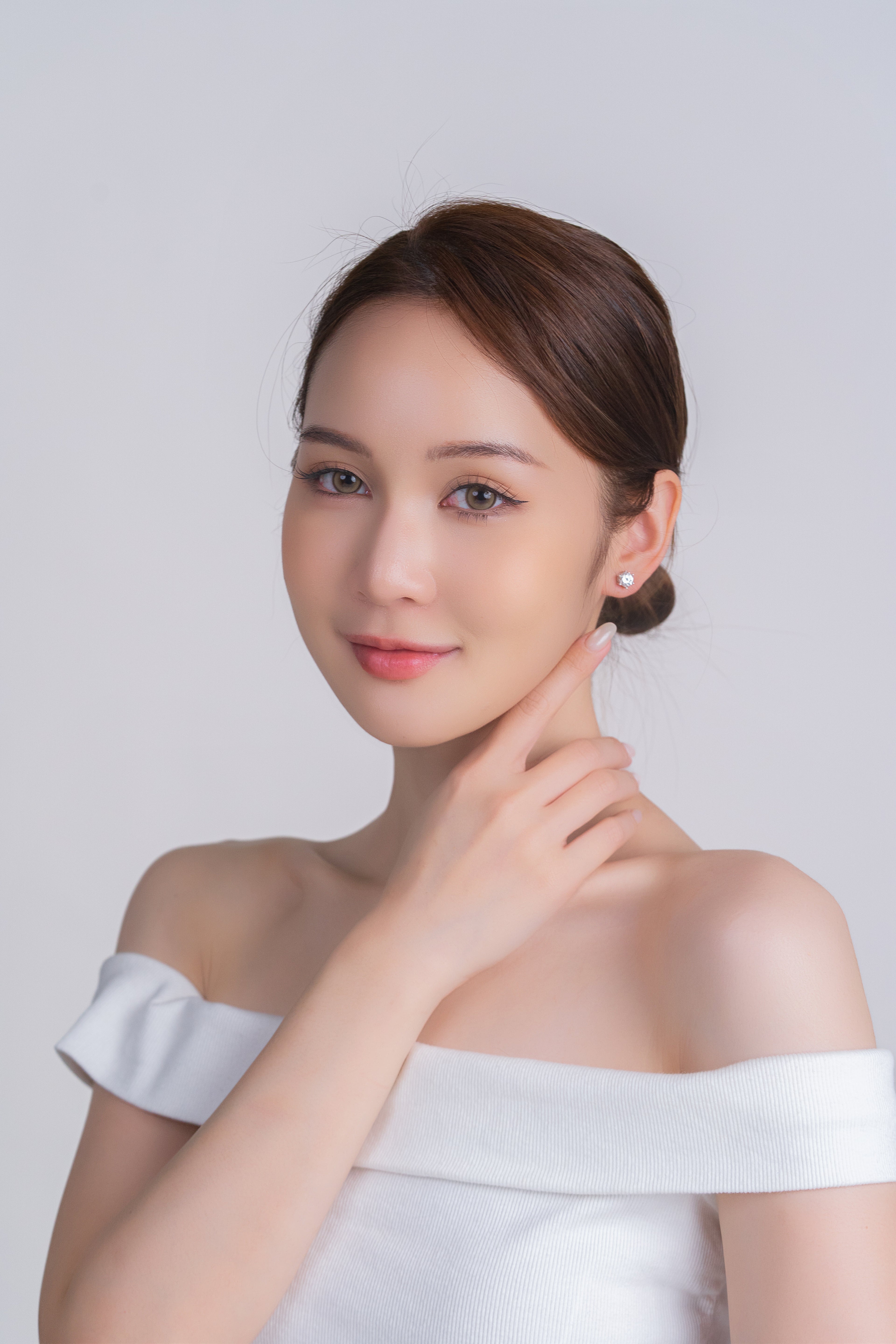 TIMELESS RADIANCE STUD EARRINGS