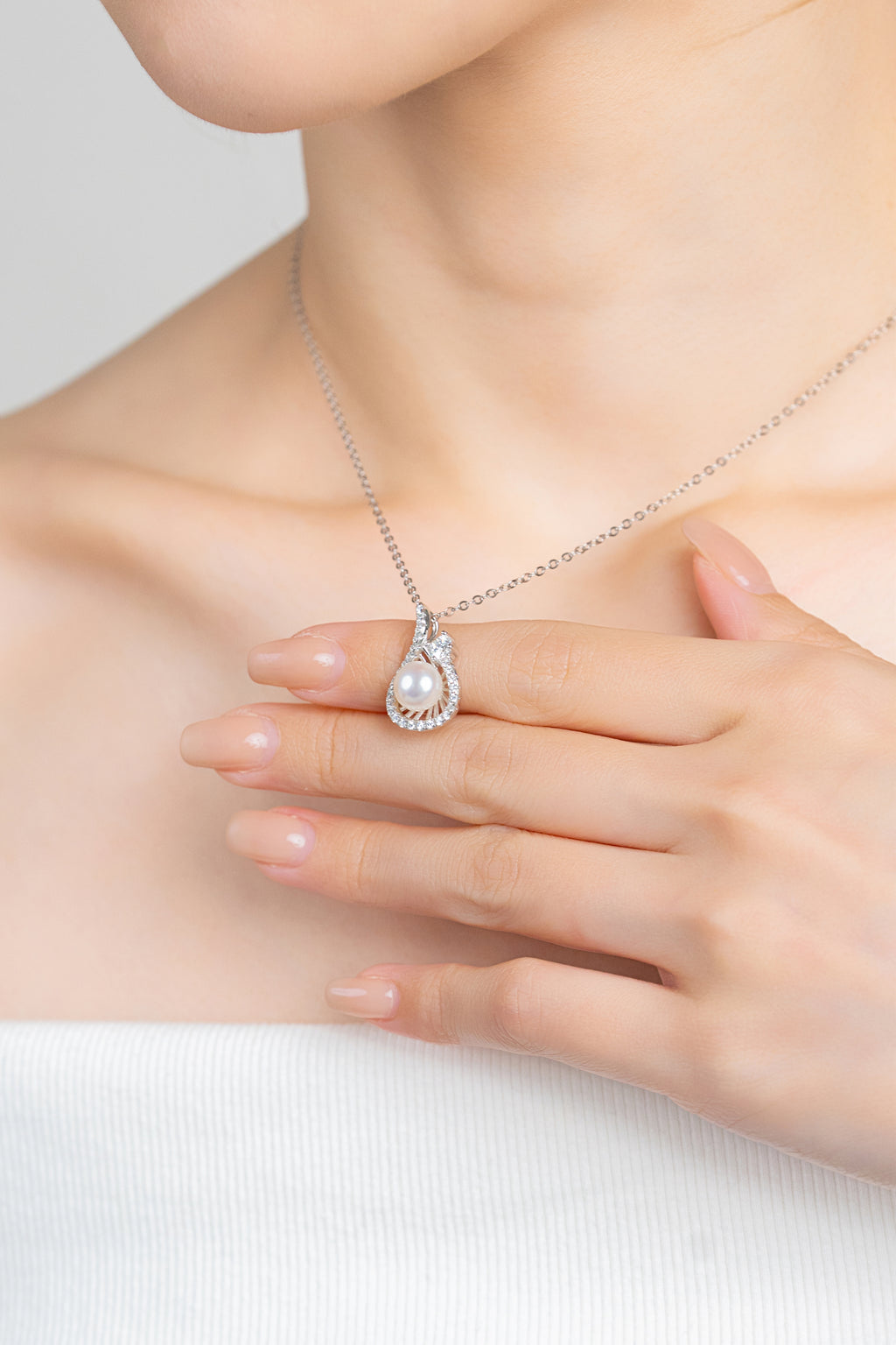 SERENADE HALO NECKLACE