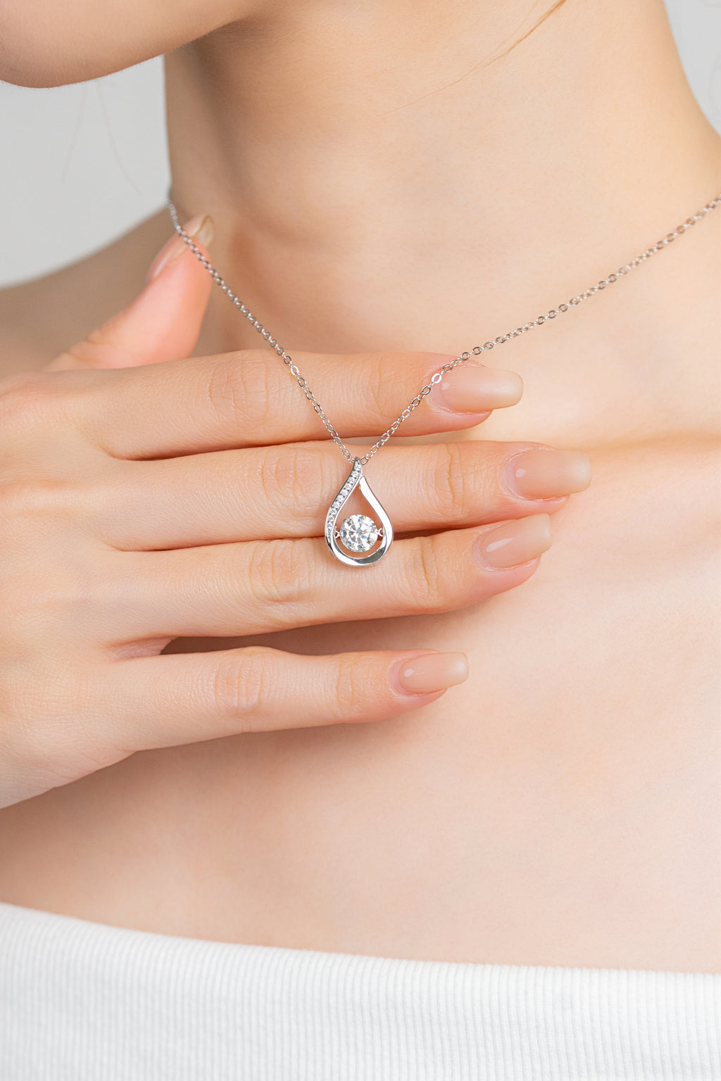 AVELINE TEARDROP NECKLACE