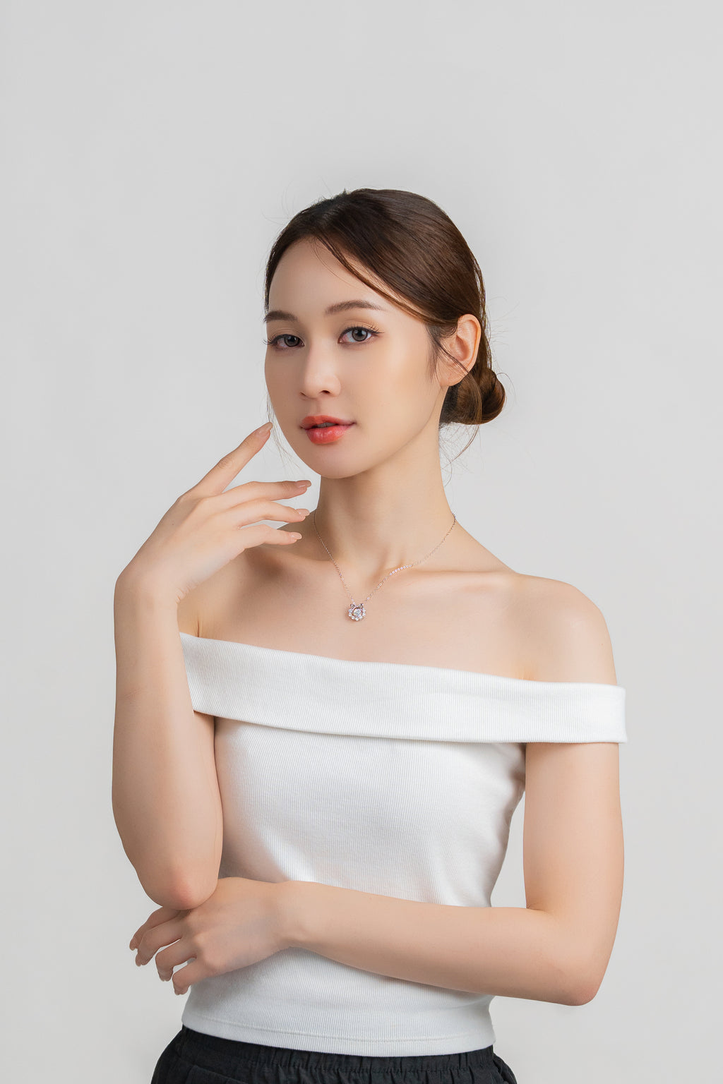 LUMINOUS GRACE NECKLACE