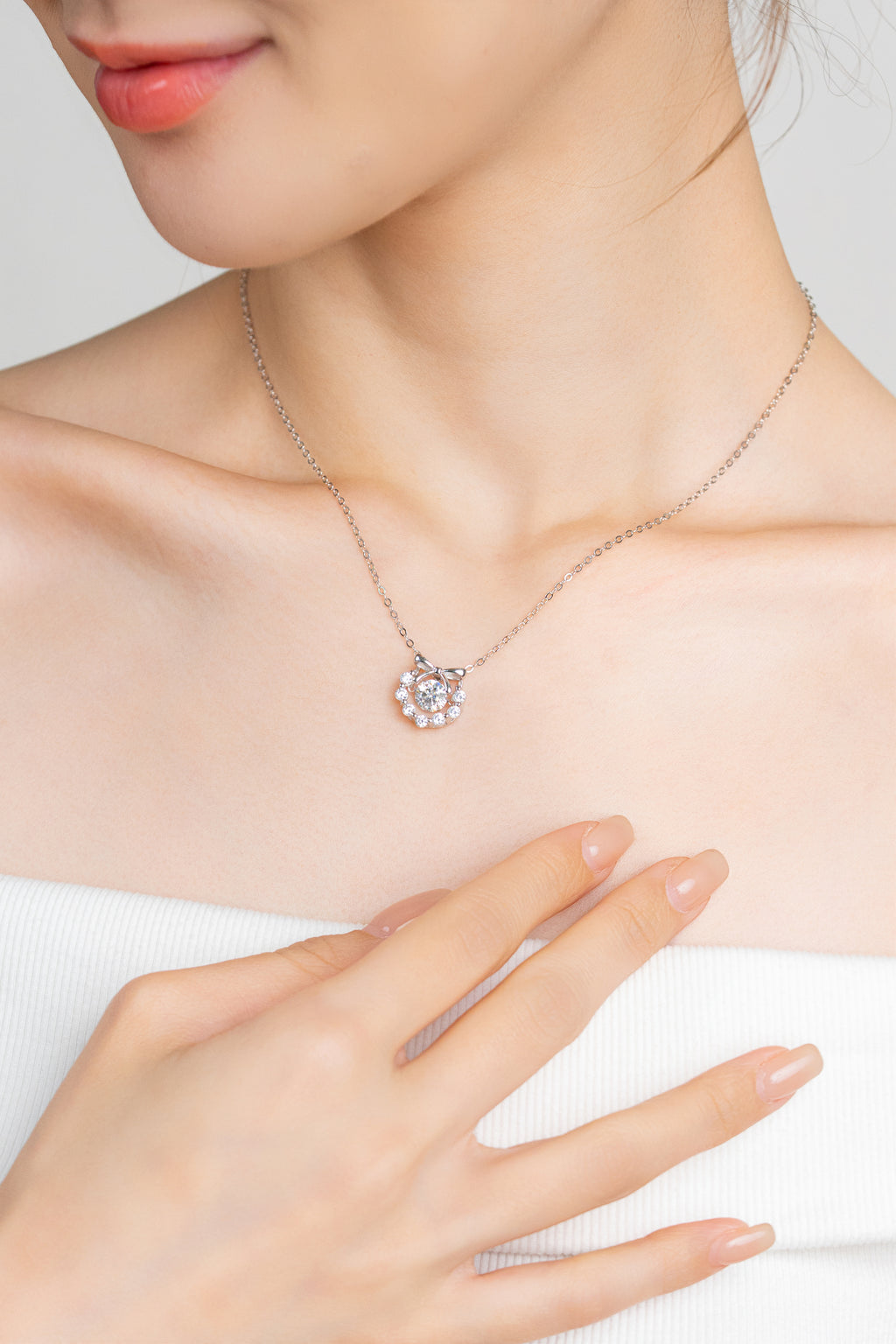 LUMINOUS GRACE NECKLACE