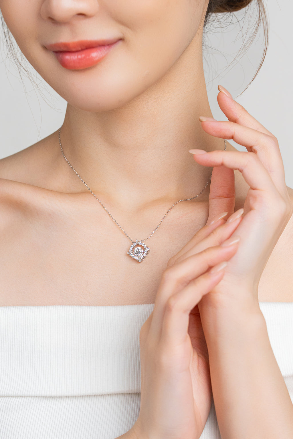 AURORA HALO NECKLACE