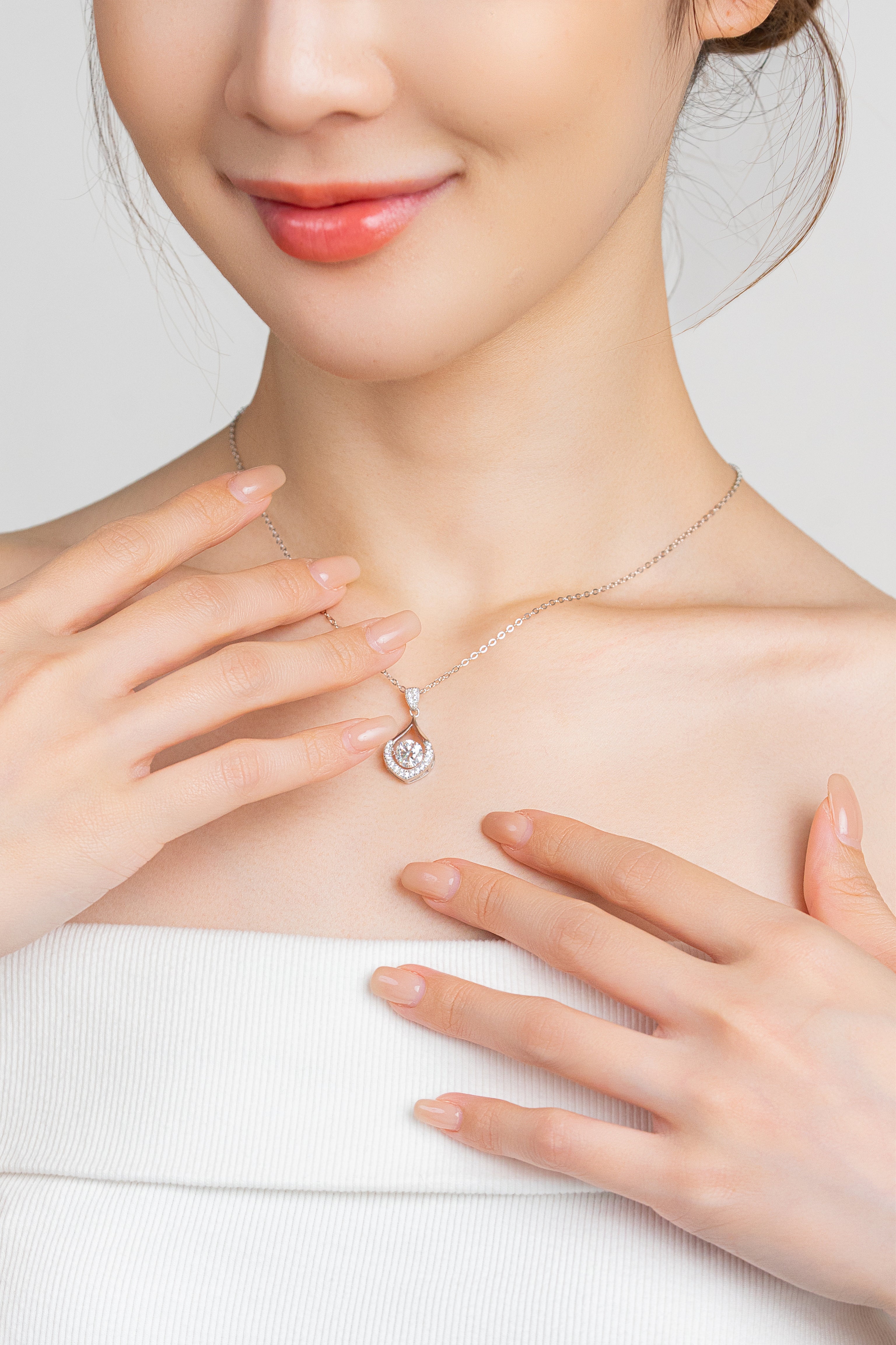LUMINA TEARDROP NECKLACE