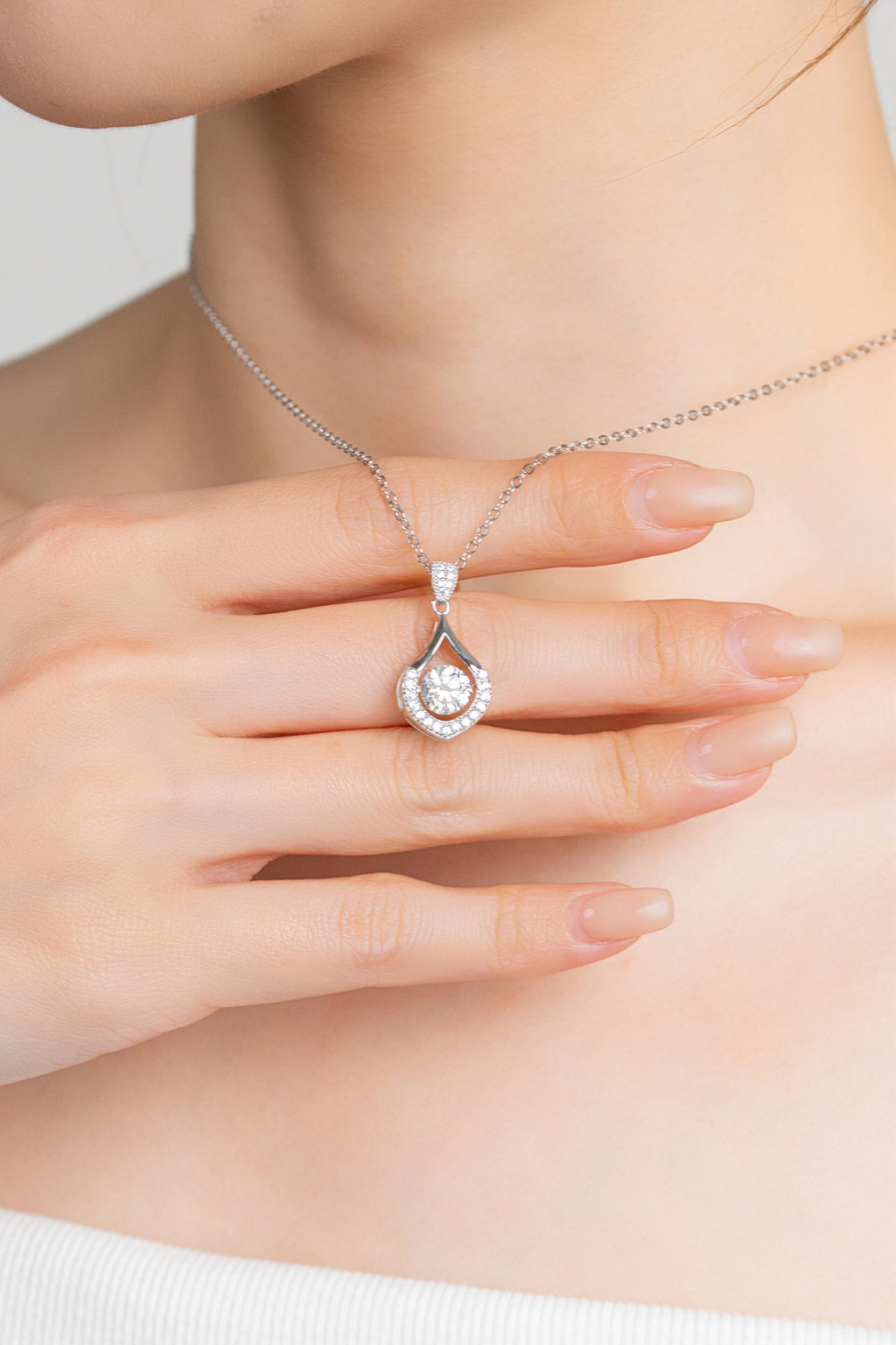 LUMINA TEARDROP NECKLACE