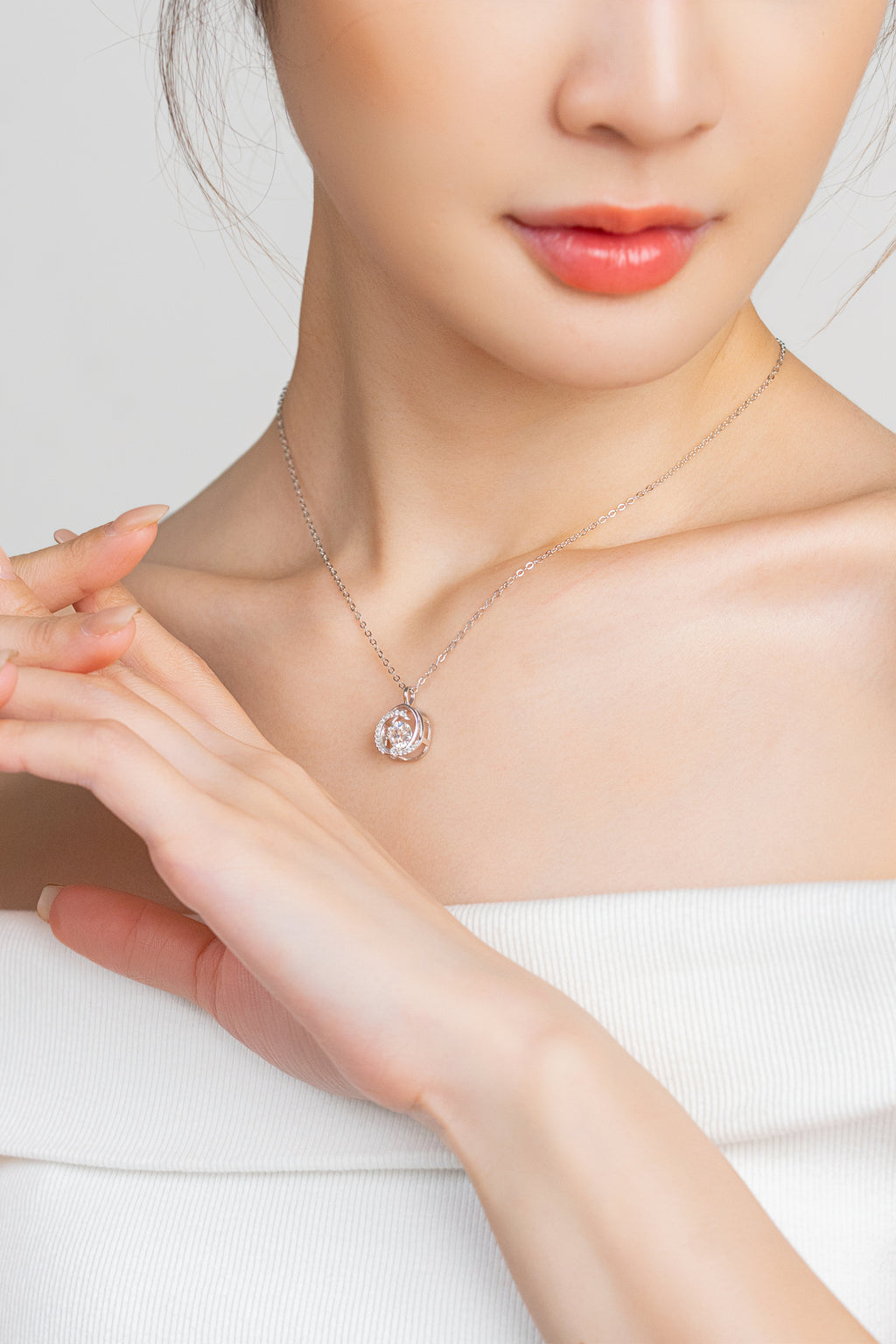 CELESTE CURVE NECKLACE
