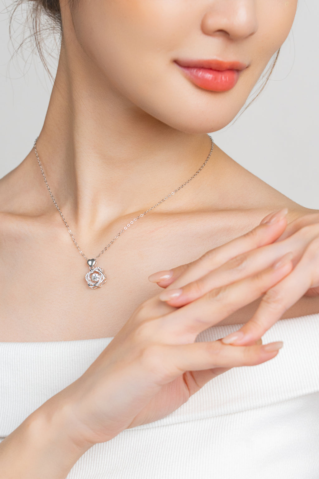 AMORIA KNOT NECKLACE