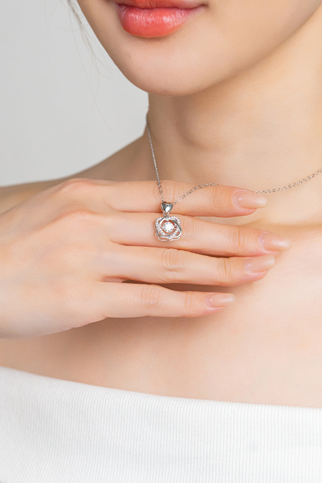 AMORIA KNOT NECKLACE