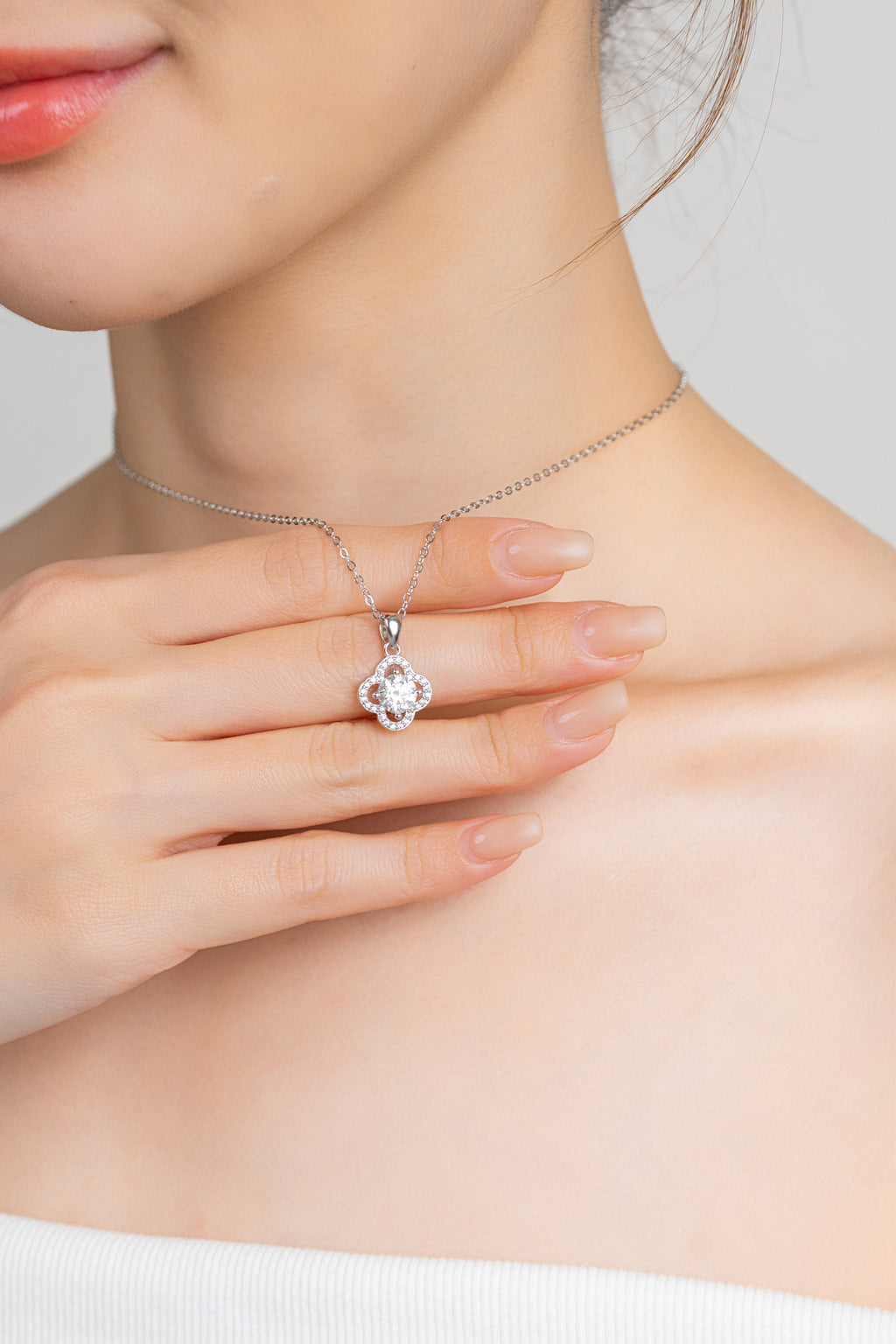 CELESTIA PETAL NECKLACE