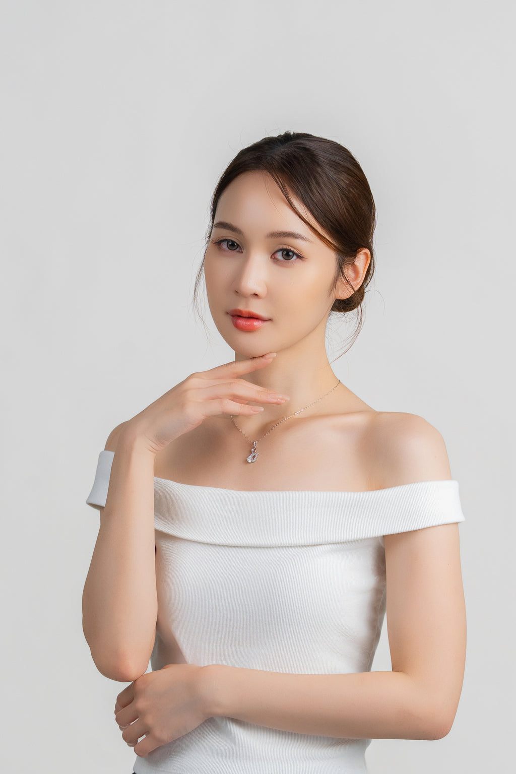 SWAN SERENADE NECKLACE