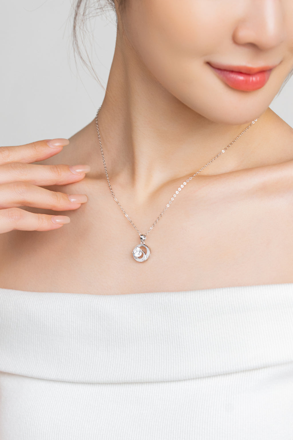 LUNAR EMBRACE NECKLACE