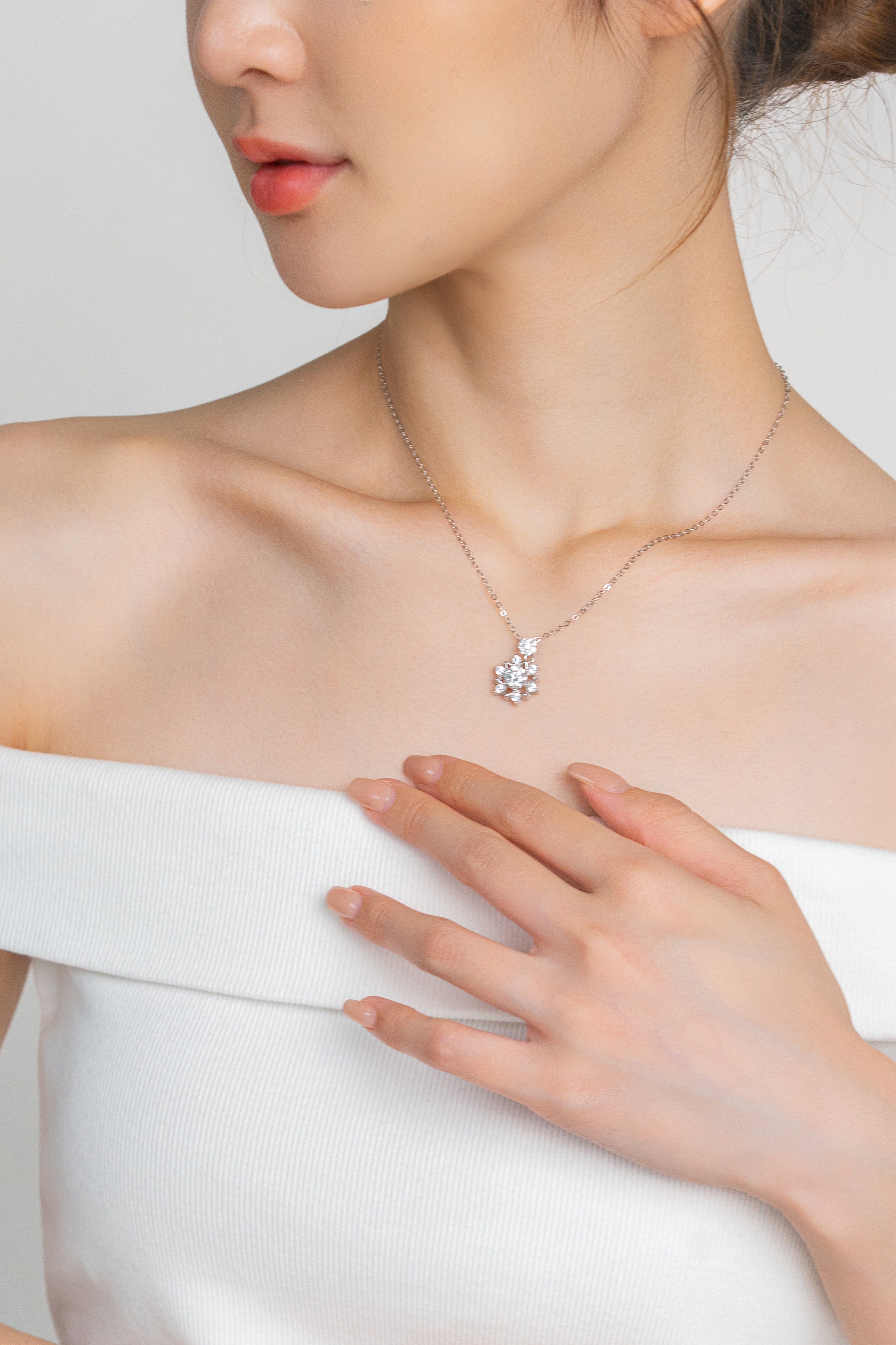 ETOILE FLEUR NECKLACE