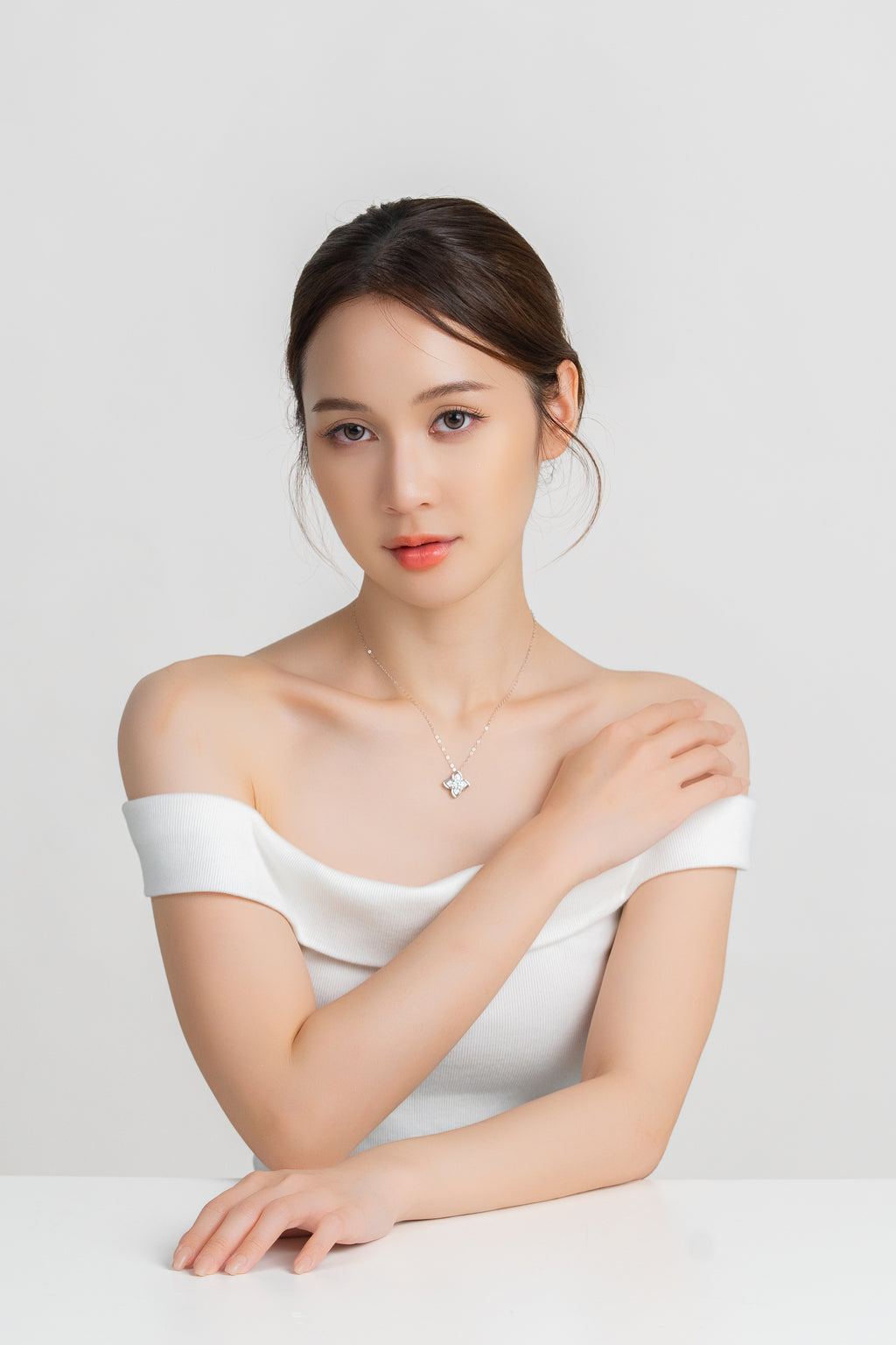 FLEUR LUMIERE NECKLACE