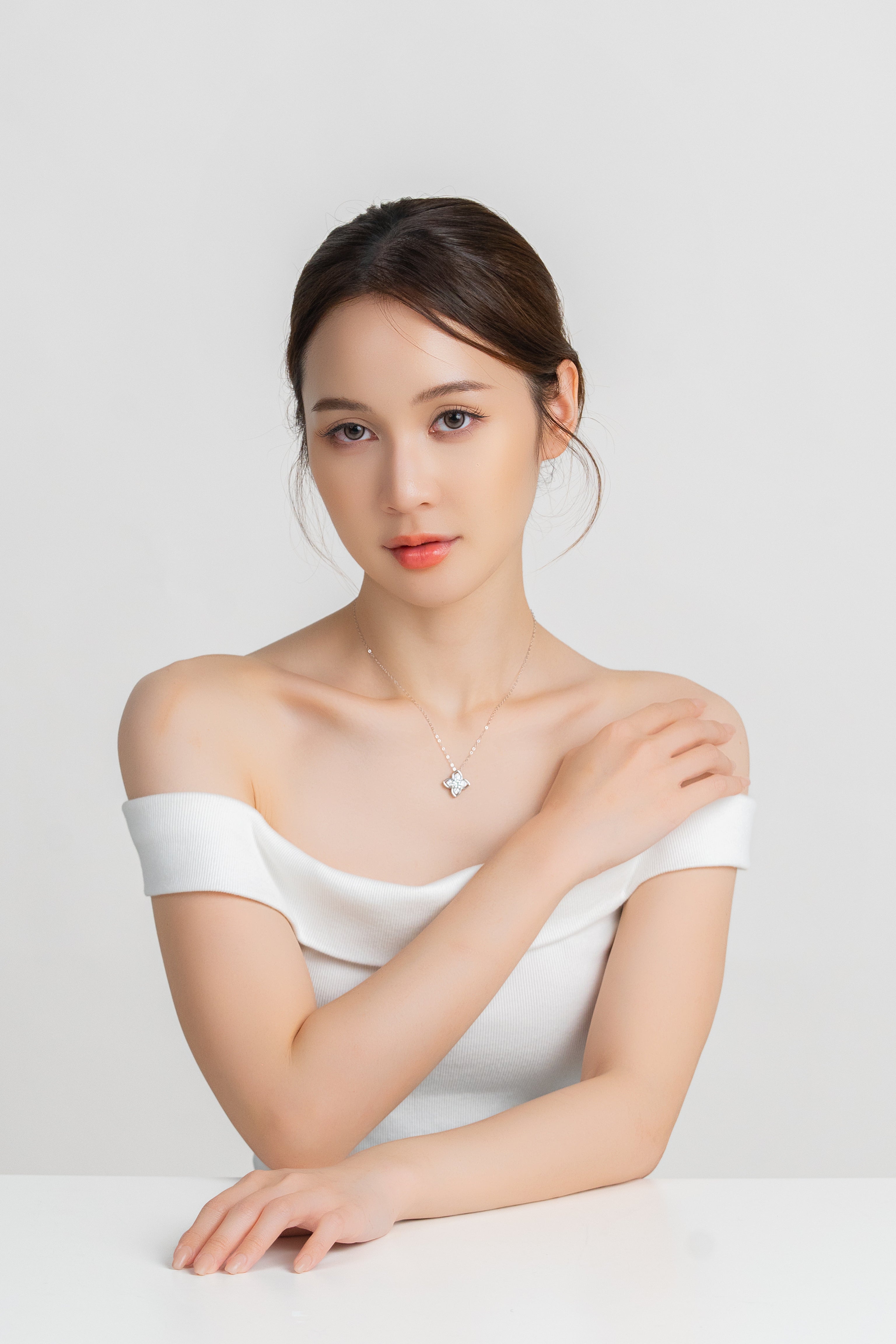 FLEUR LUMIERE NECKLACE