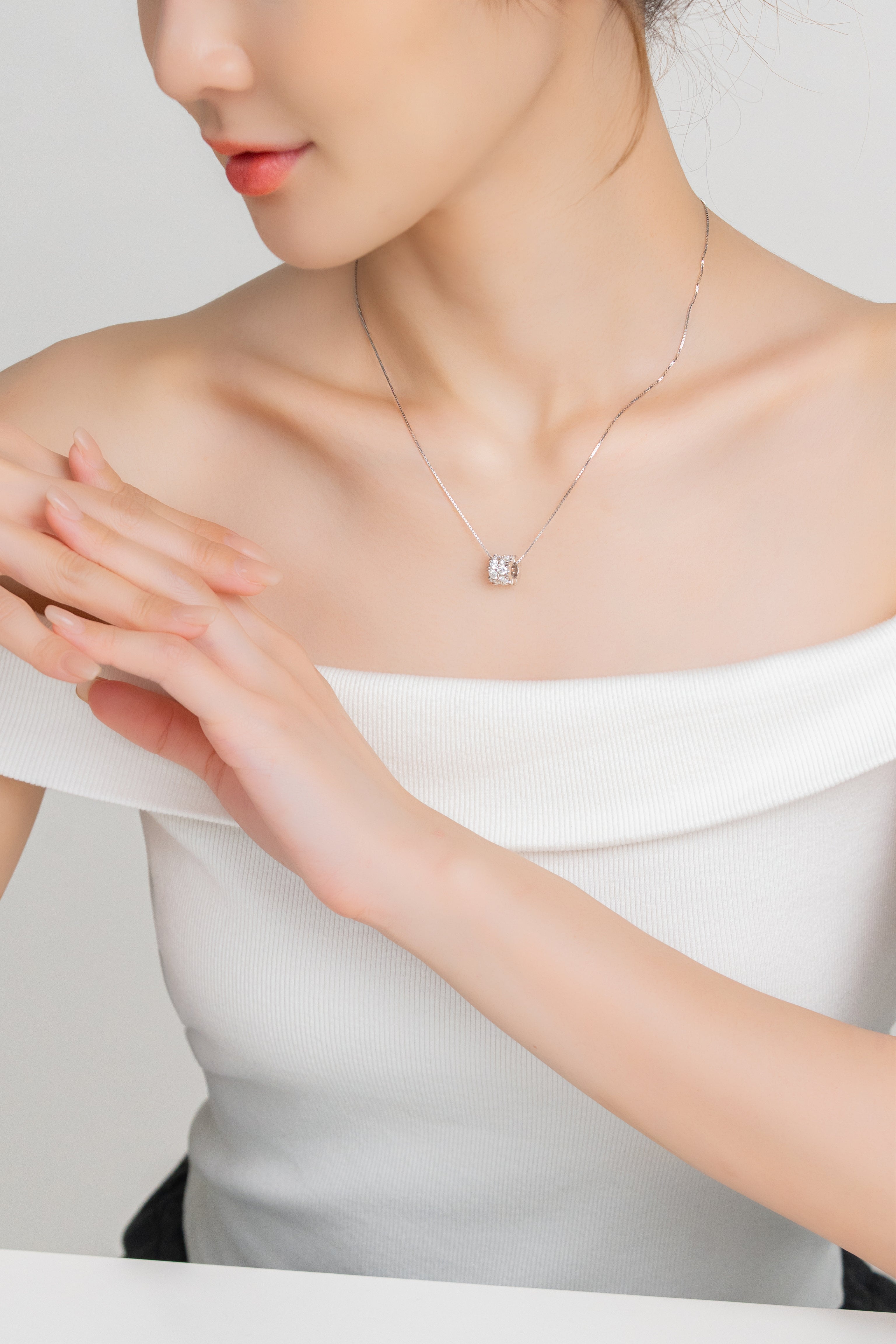 AMOURA AXIS NECKLACE