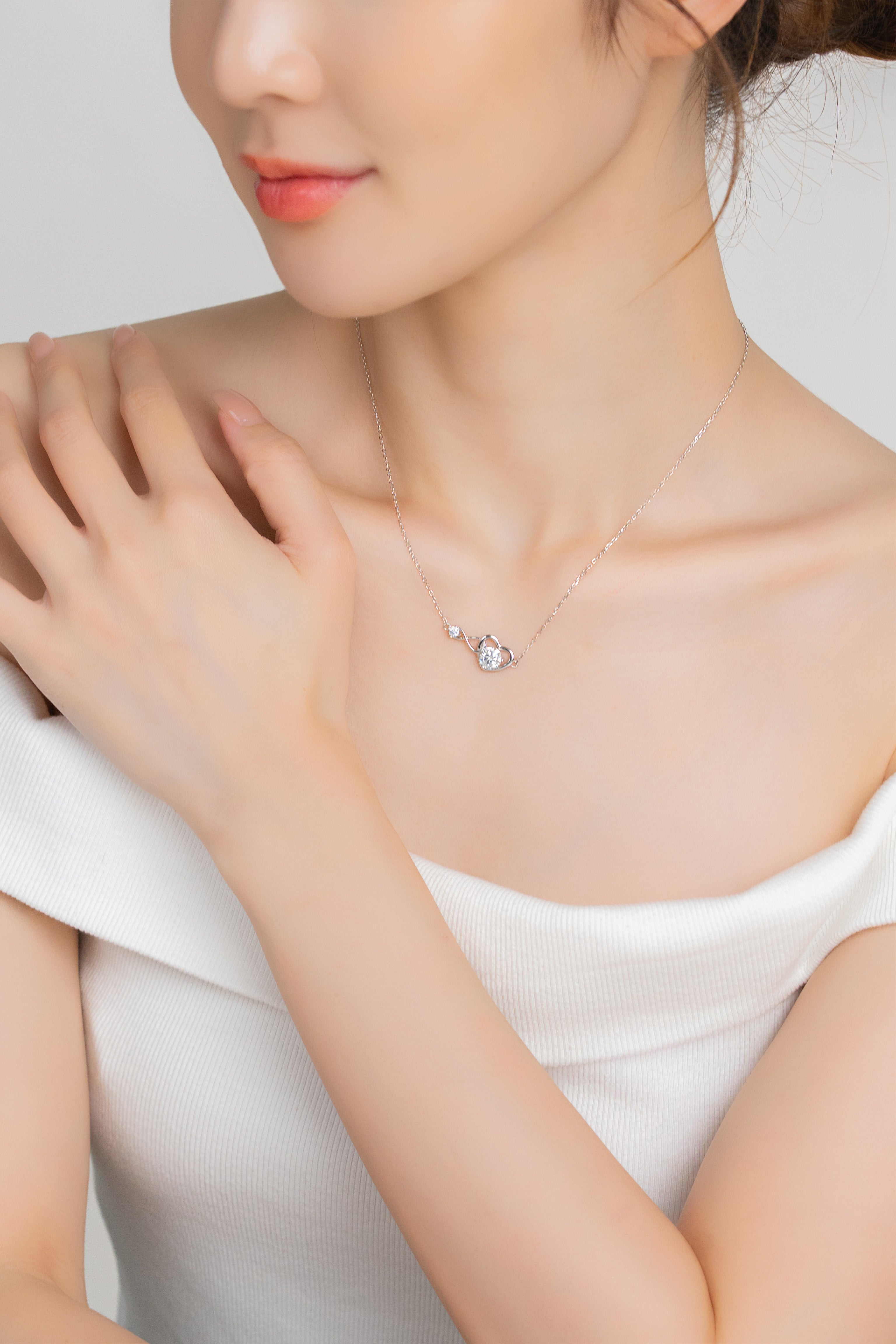 ETERNAL HEARTLINE NECKLACE