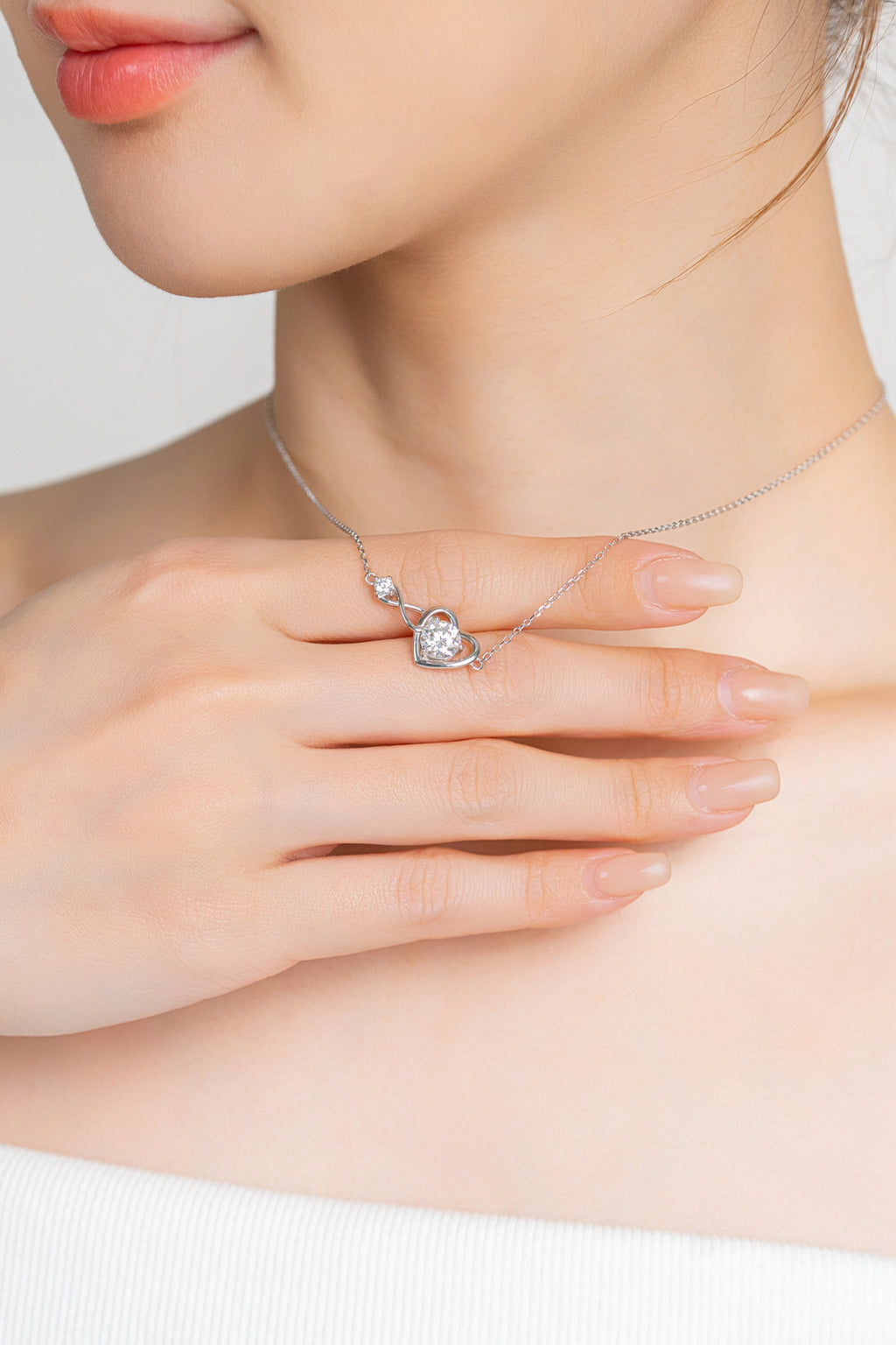ETERNAL HEARTLINE NECKLACE