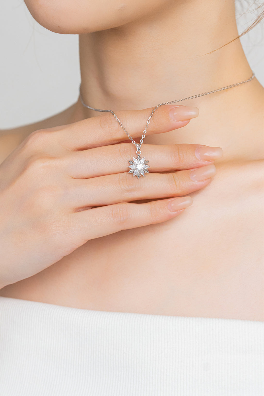 LUMIERE SNOW RADIANCE NECKLACE