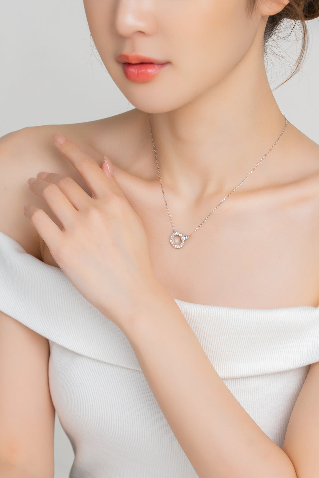 ETERNELLE CIRCLE NECKLACE