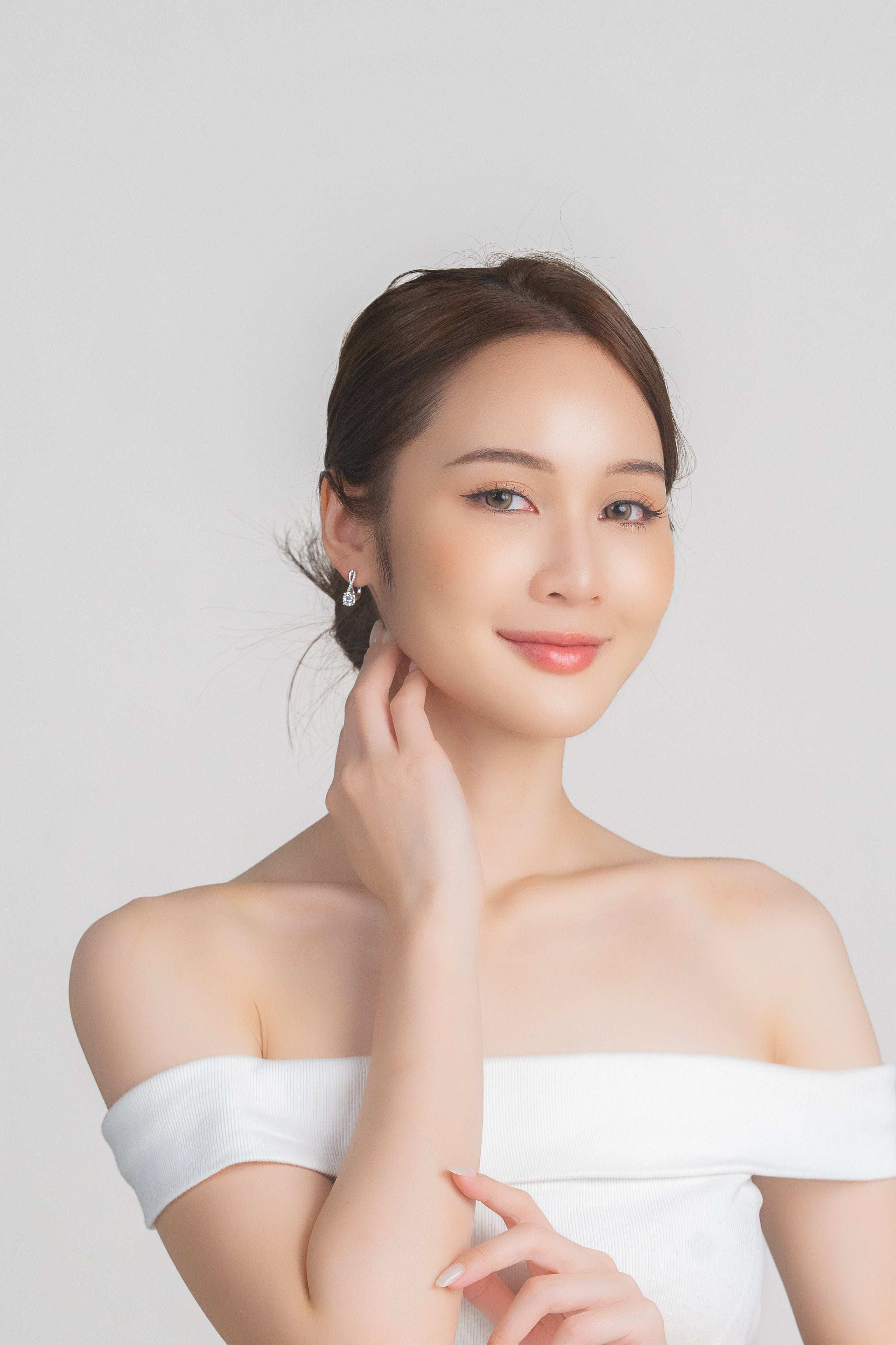 RADIANT GRACE HOOP EARRINGS