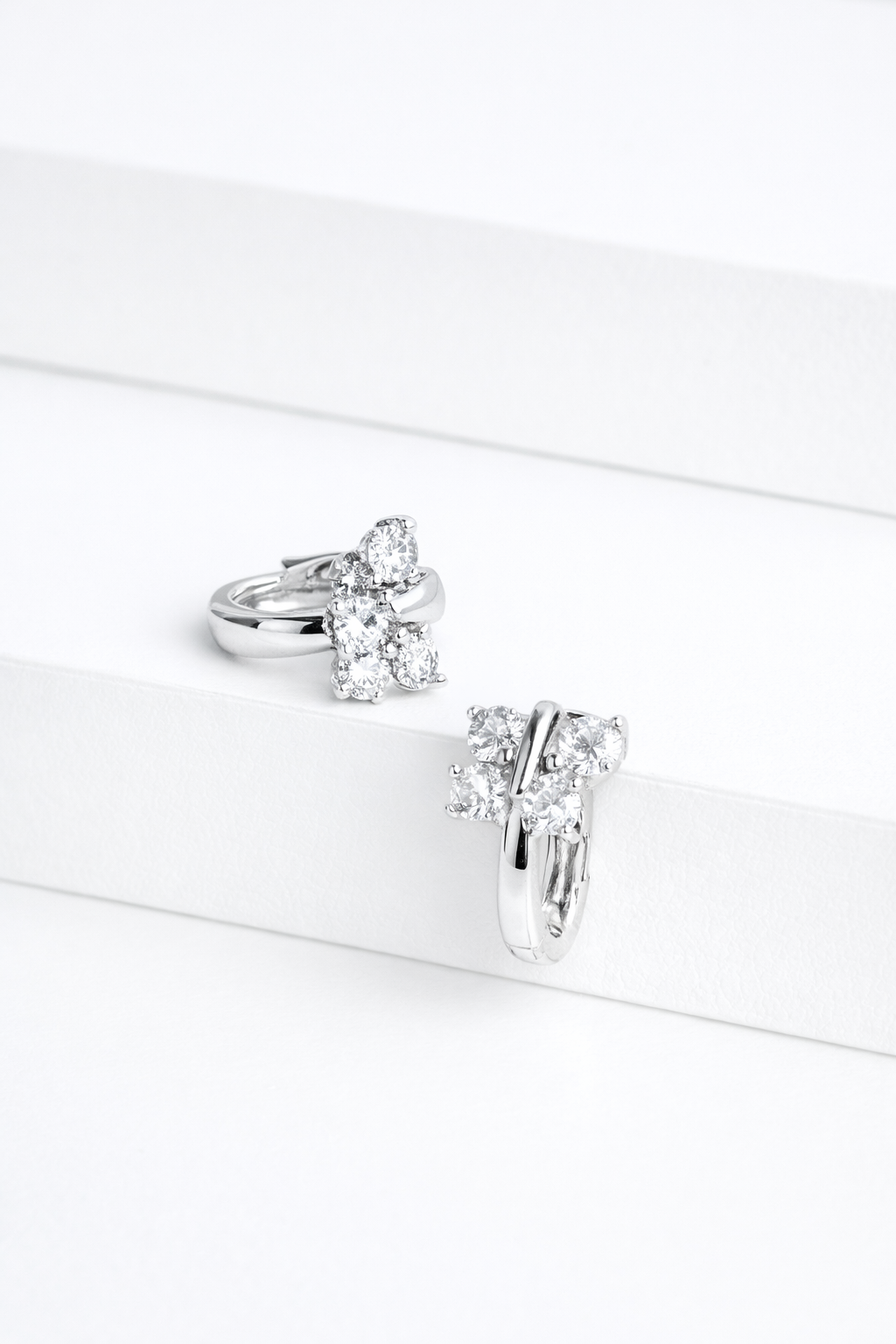 FLUTTER BRILLIANCE HOOP EARRINGS