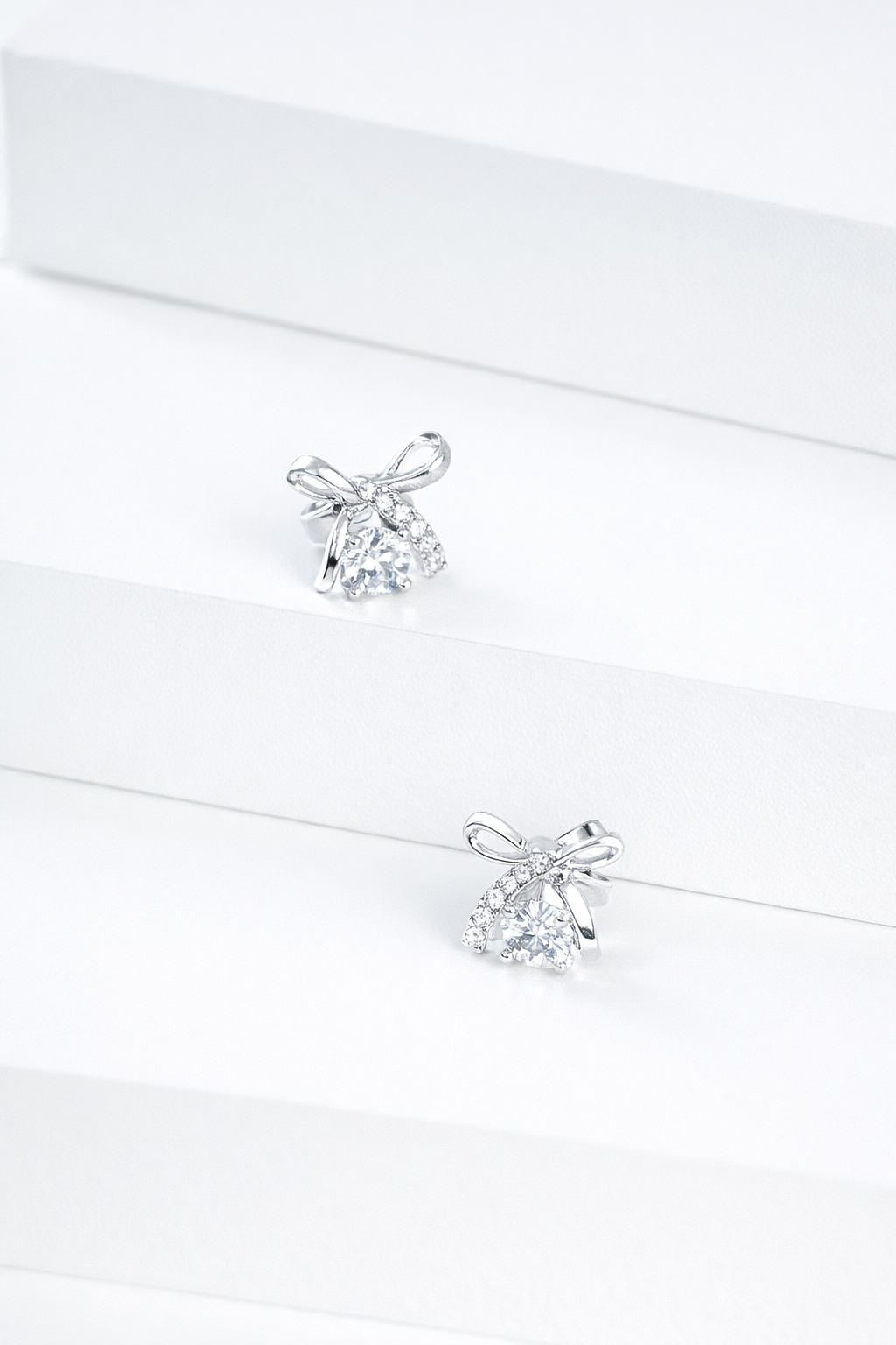 ENCHANT BOW STUD EARRINGS