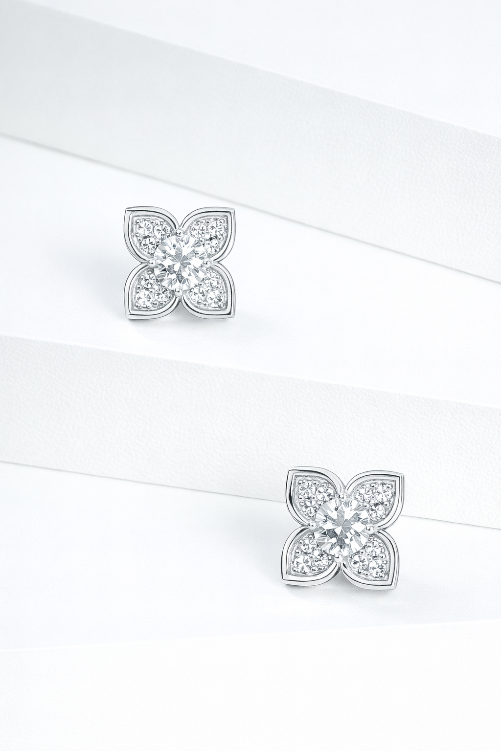 FLEUR LUMIERE STUD EARRINGS
