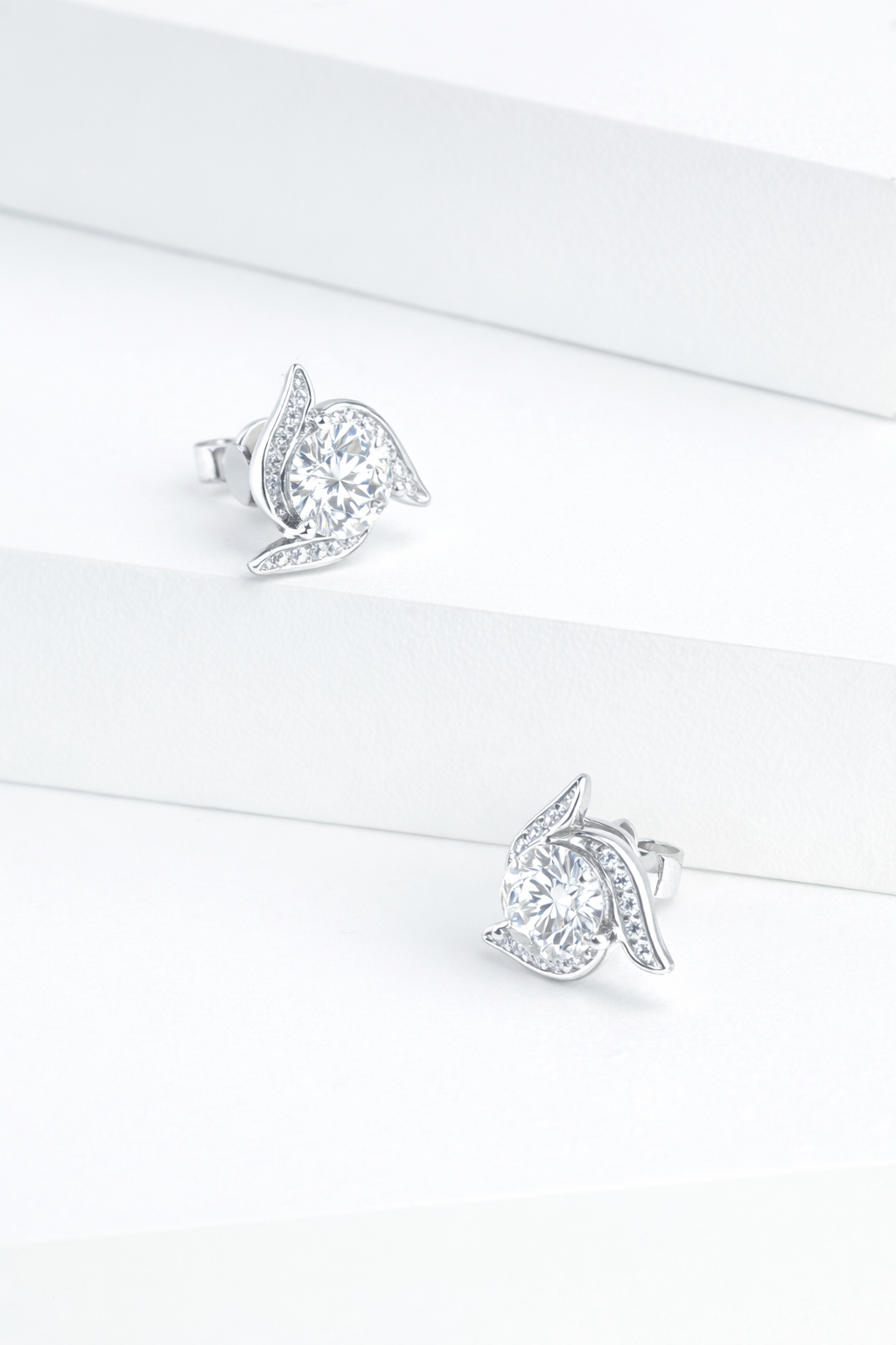 RADIANT BLOOM STUD EARRINGS