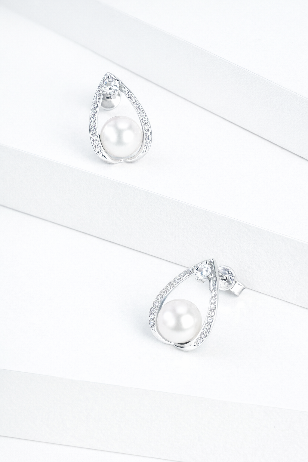 TEARDROP ELEGANCE PEARL EARRINGS