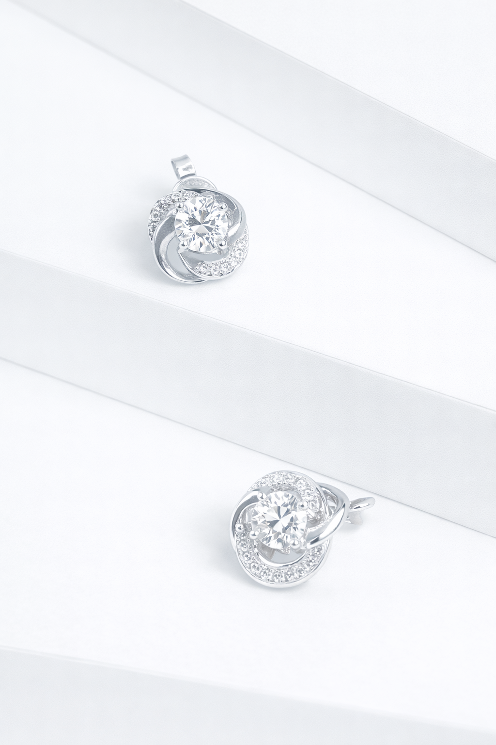 INFINITE GLOW STUD EARRINGS