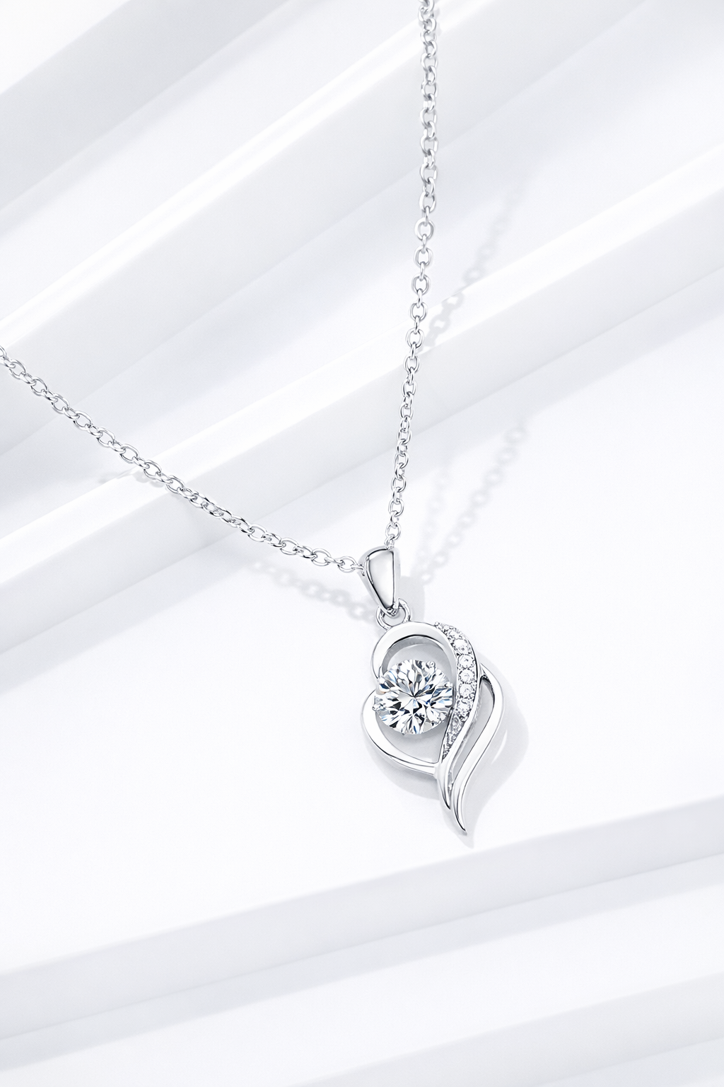 LUMINE HEART NECKLACE