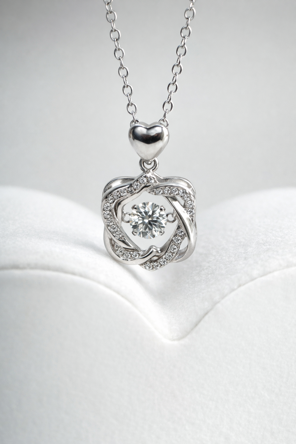 AMORIA KNOT NECKLACE