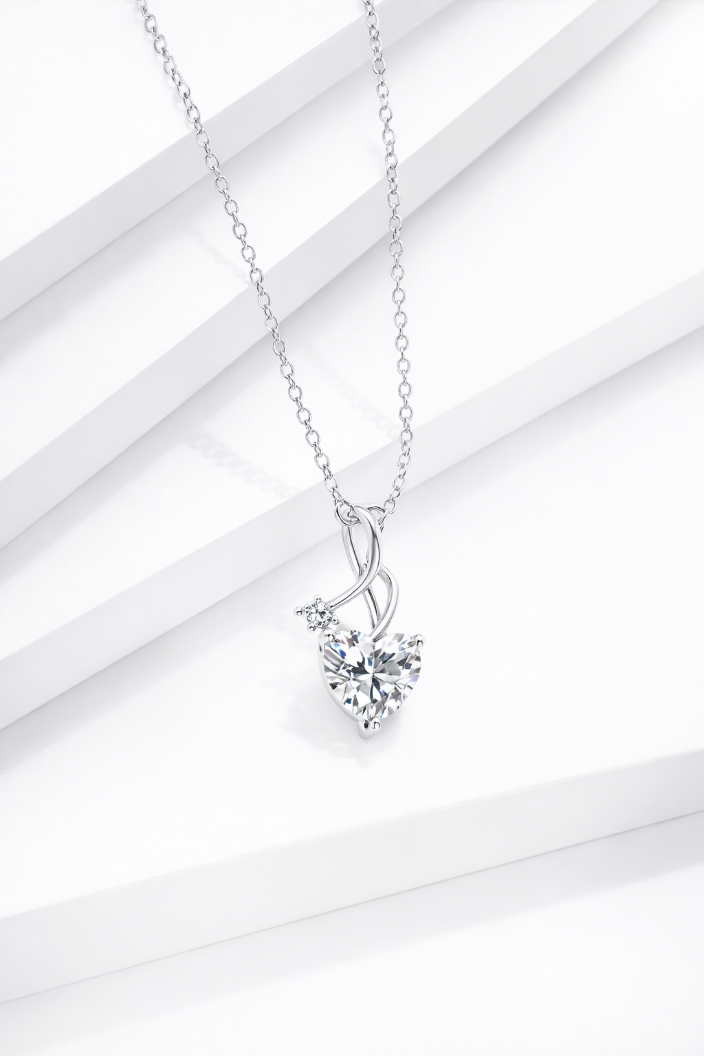 ETERNELLE HEART NECKLACE