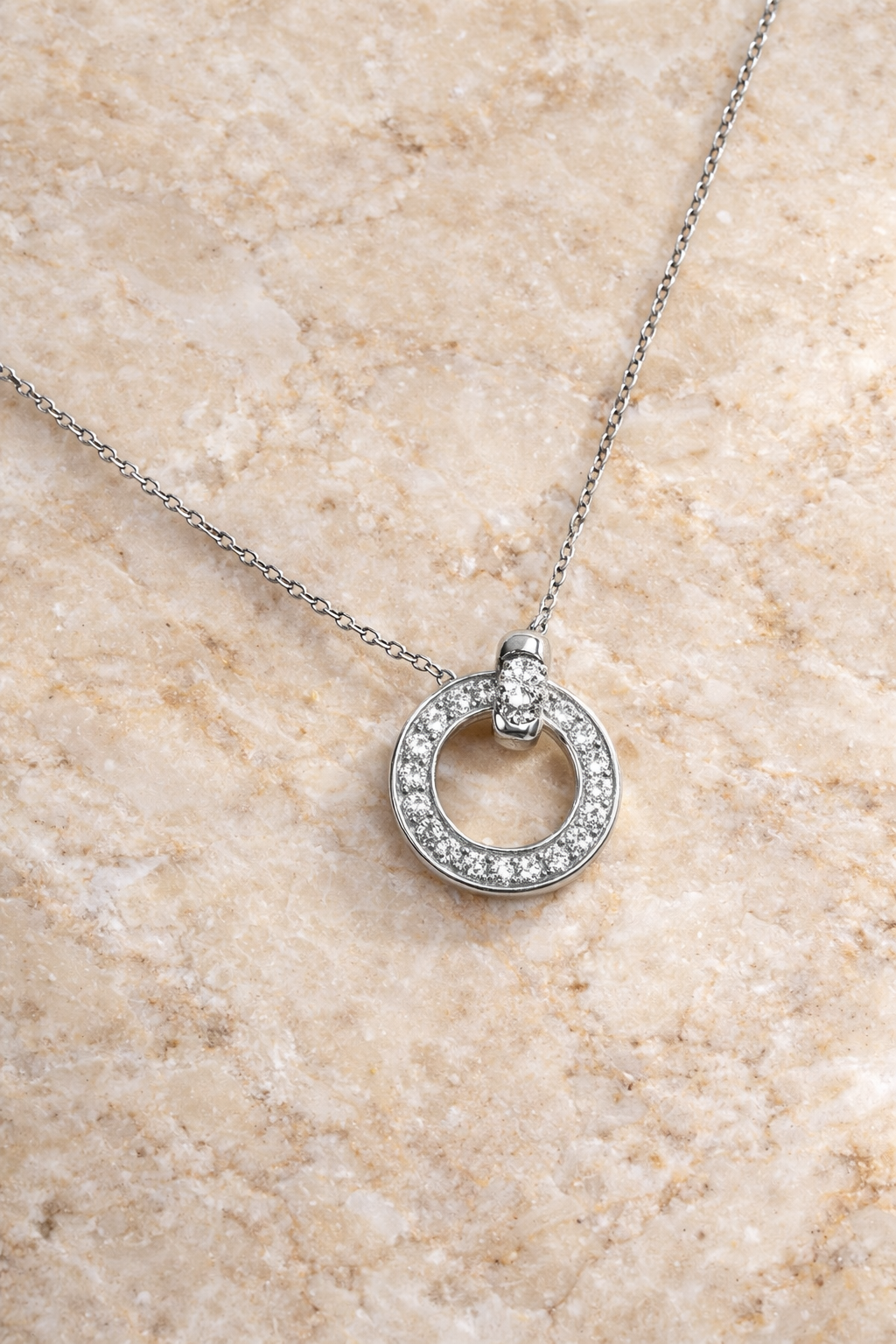 ETERNELLE CIRCLE NECKLACE