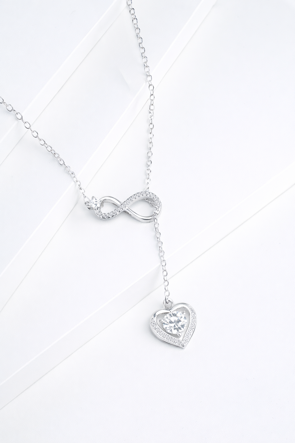 INFINITE AMOUR NECKLACE