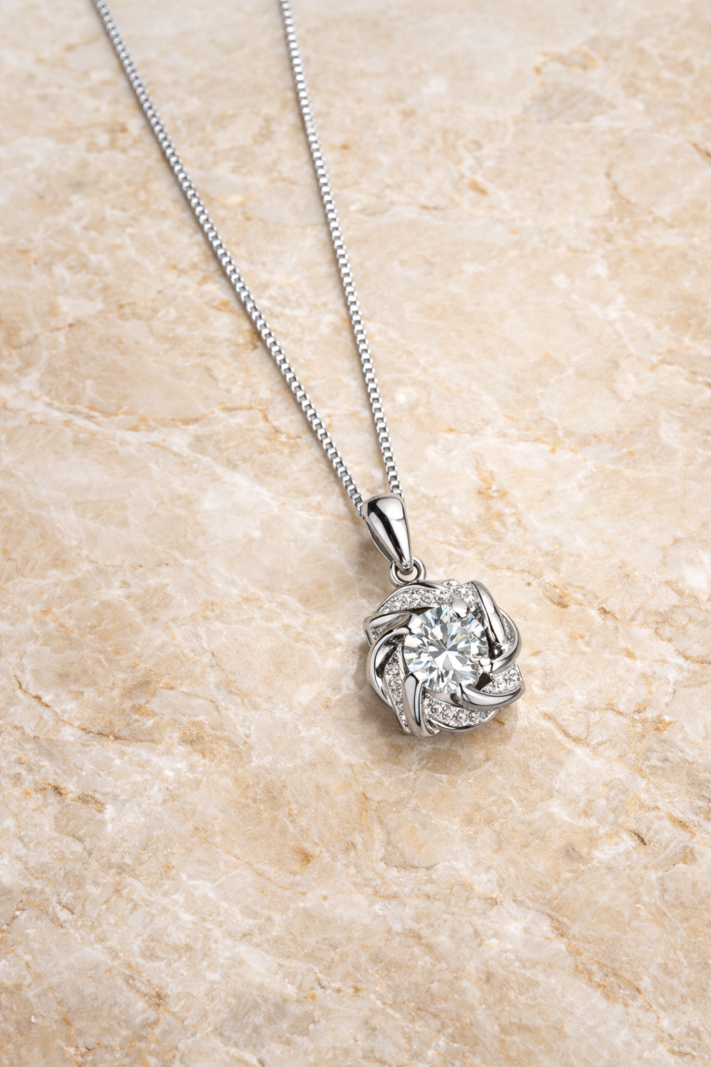 INTERLOCK ROYALE NECKLACE