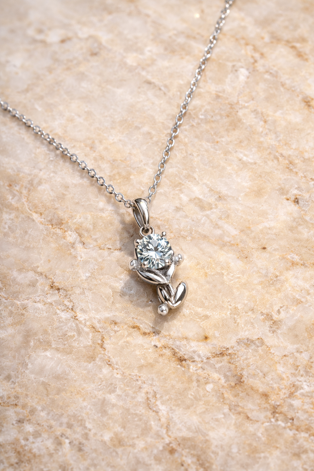 FLEUR ECLAT NECKLACE