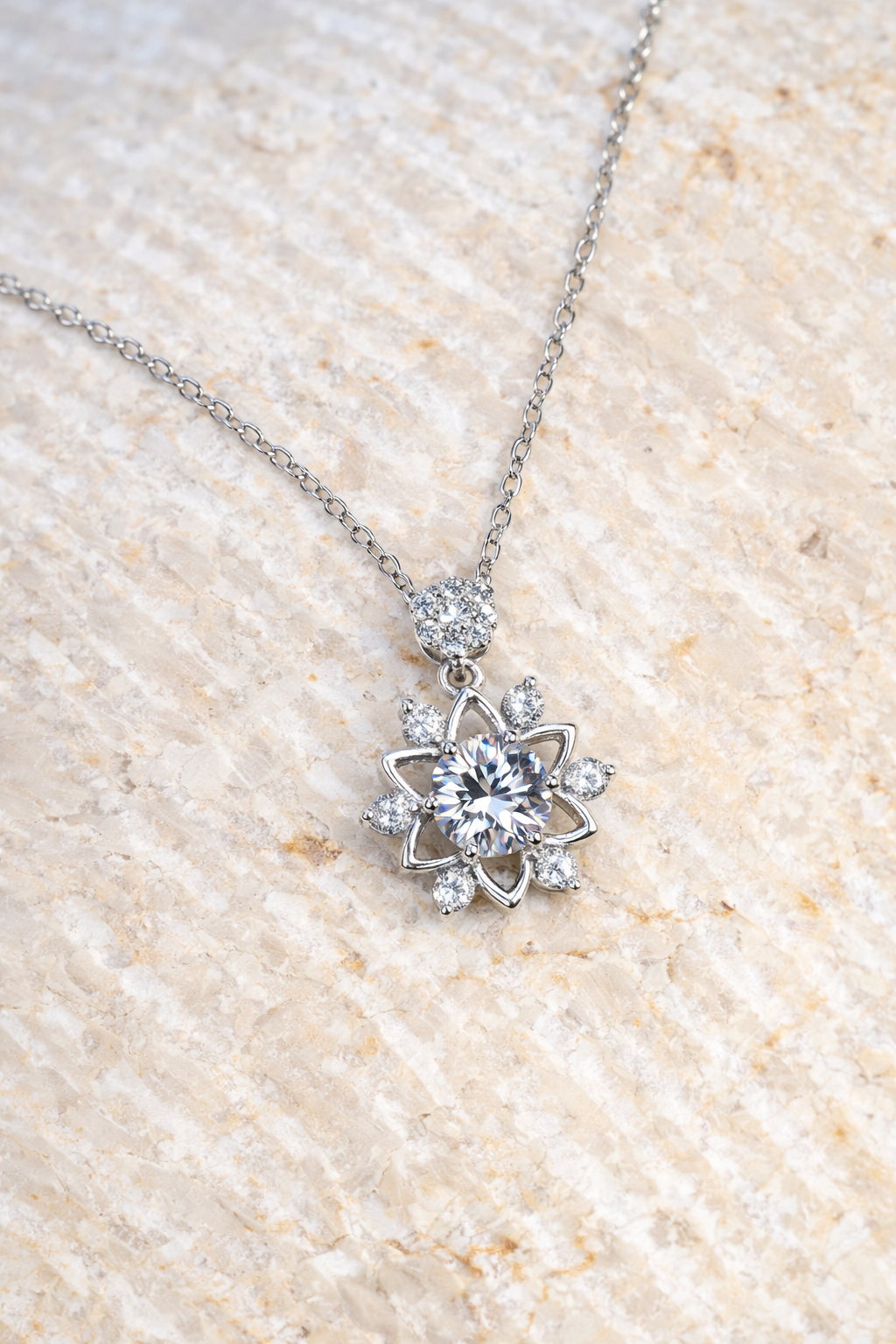 ETOILE FLEUR NECKLACE