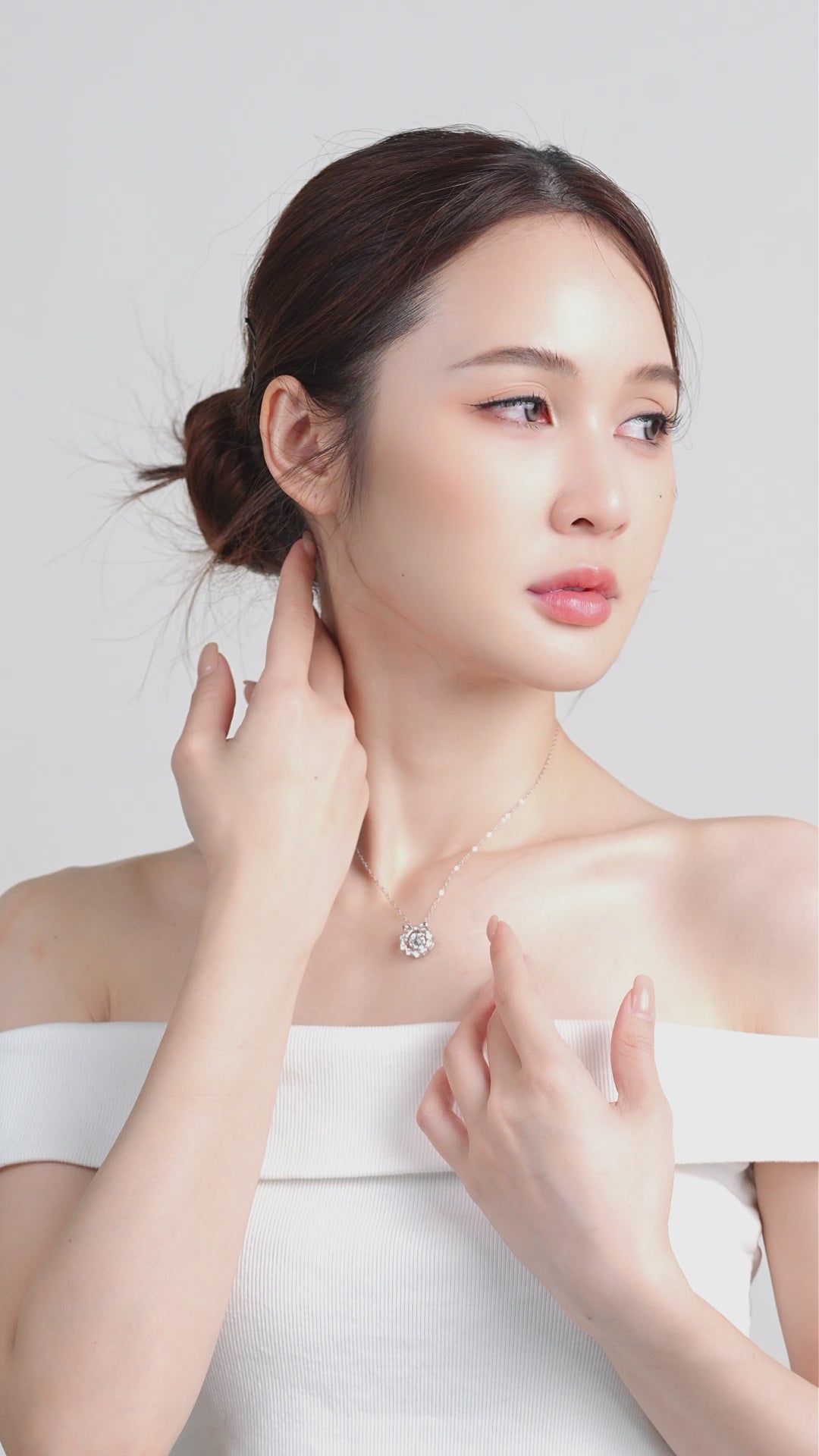 LUMINOUS GRACE NECKLACE