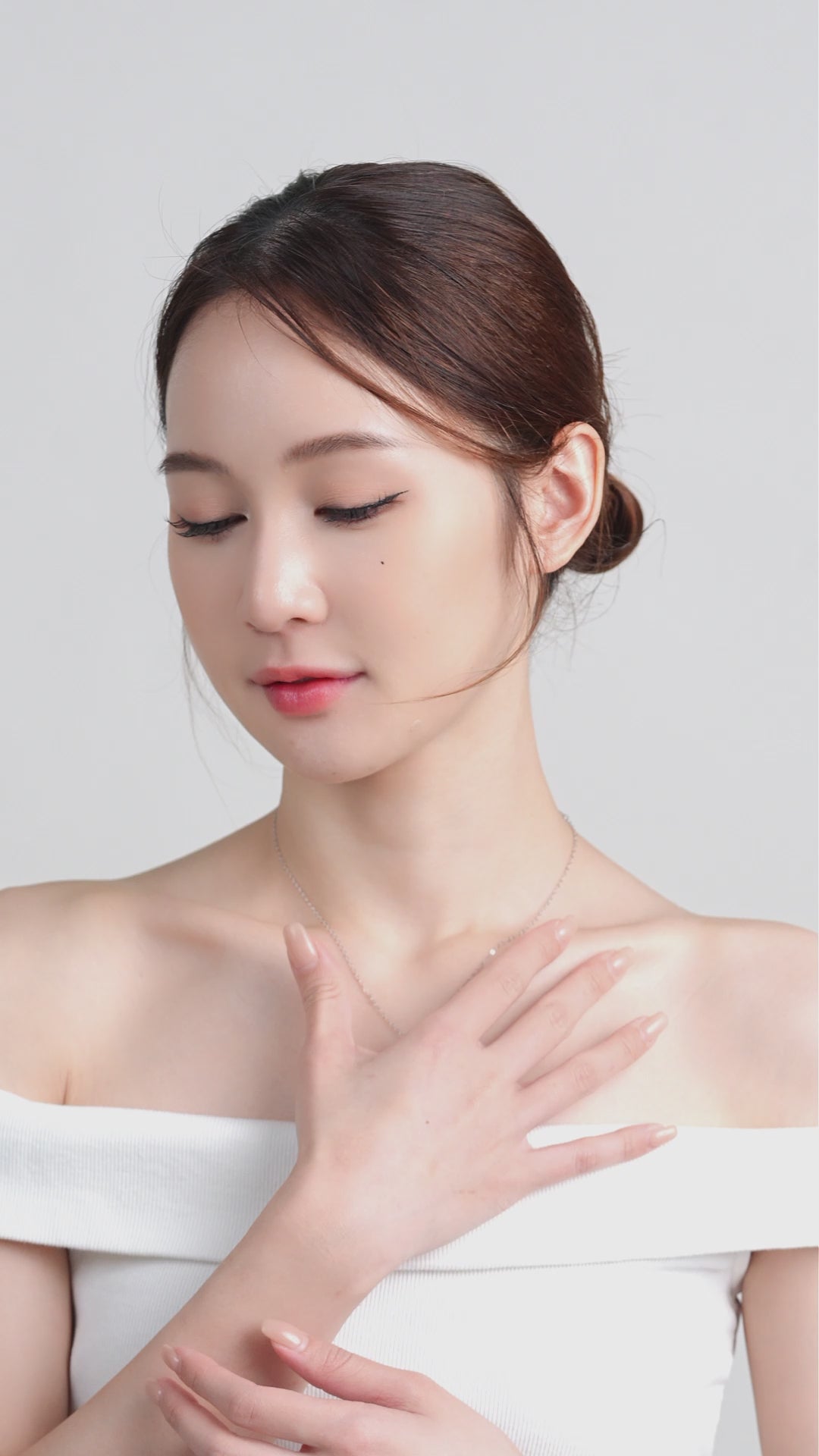 AVELINE TEARDROP NECKLACE