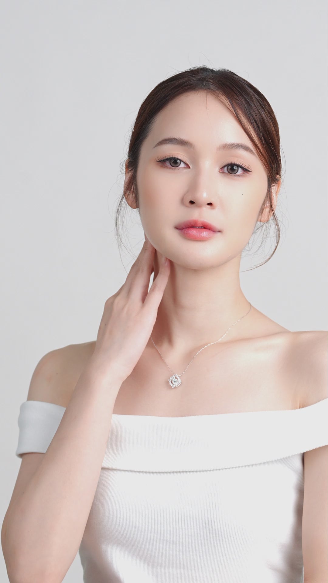 AURORA HALO NECKLACE