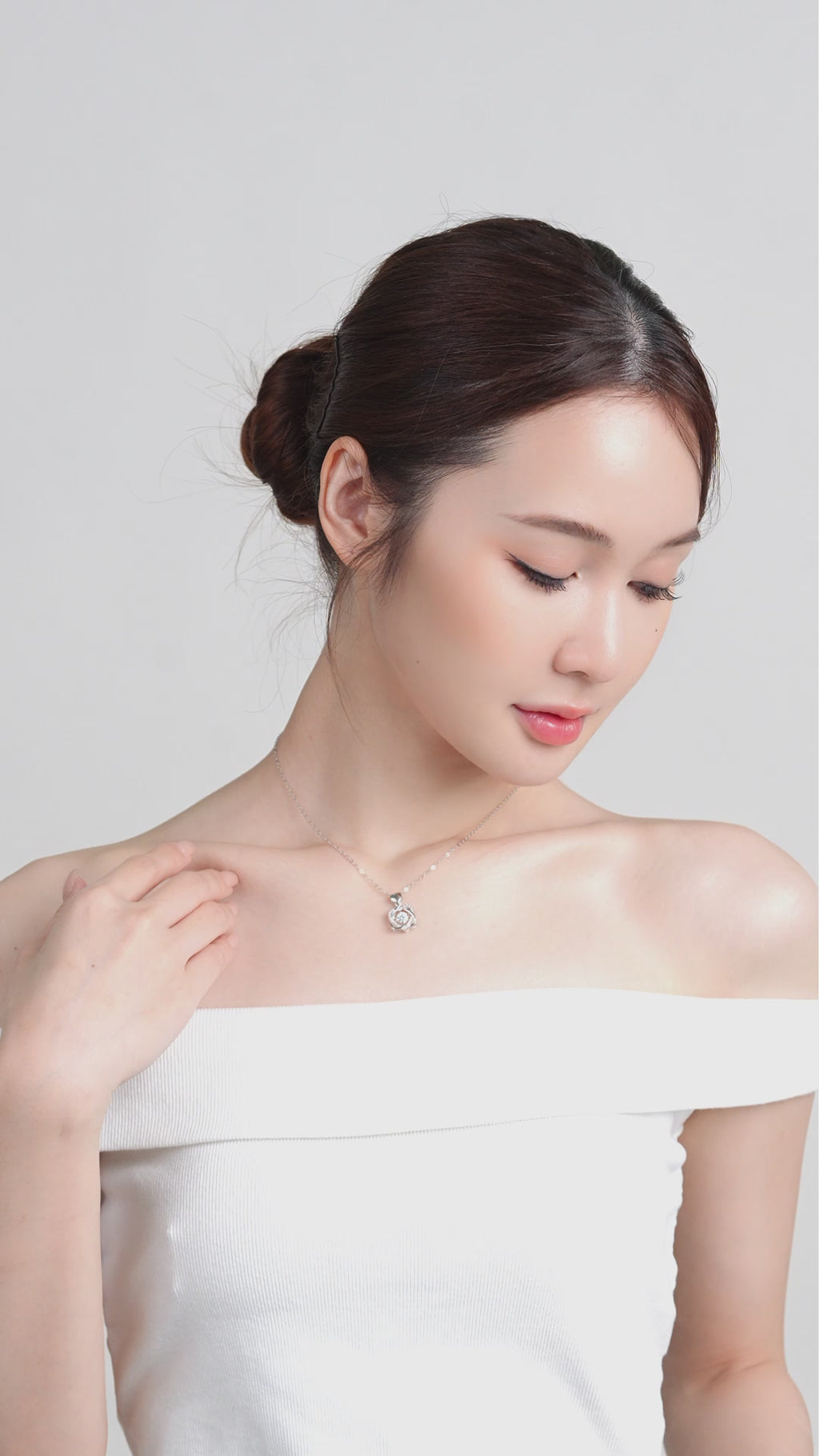 AMORIA KNOT NECKLACE