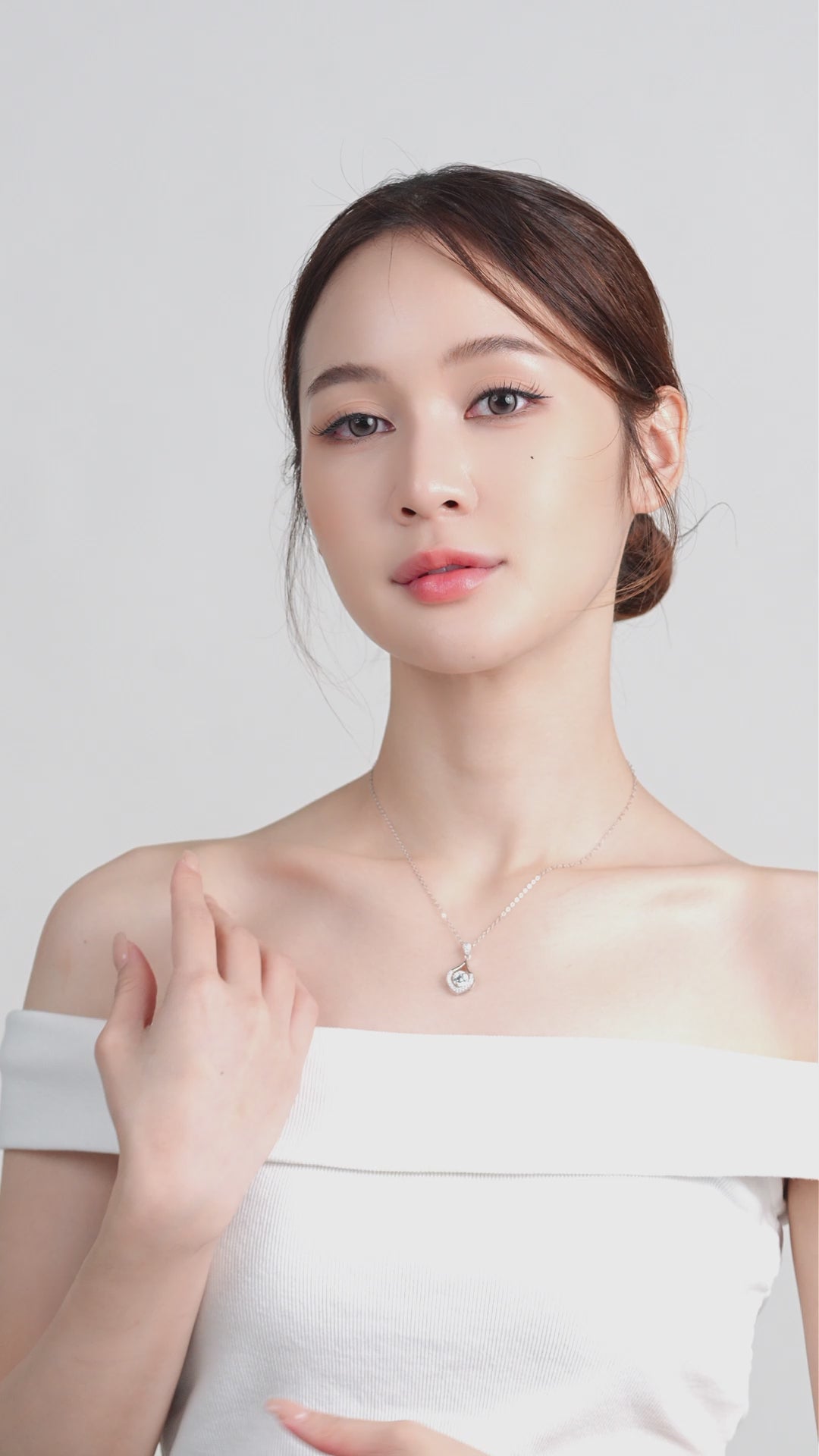 LUMINA TEARDROP NECKLACE